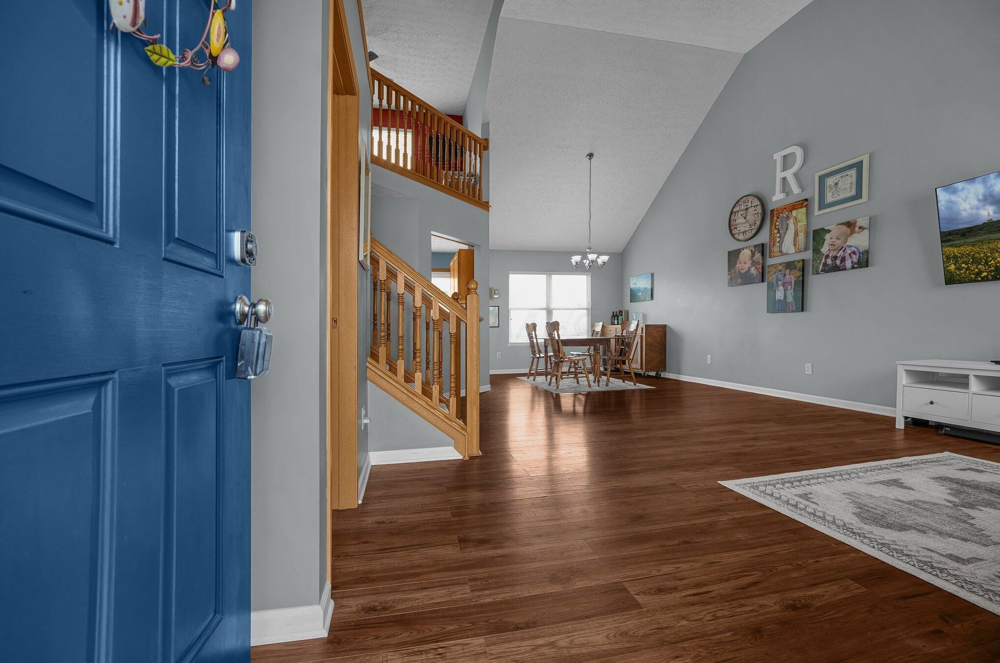 2356 Smokehill Dr, Columbus, OH 43228-8242