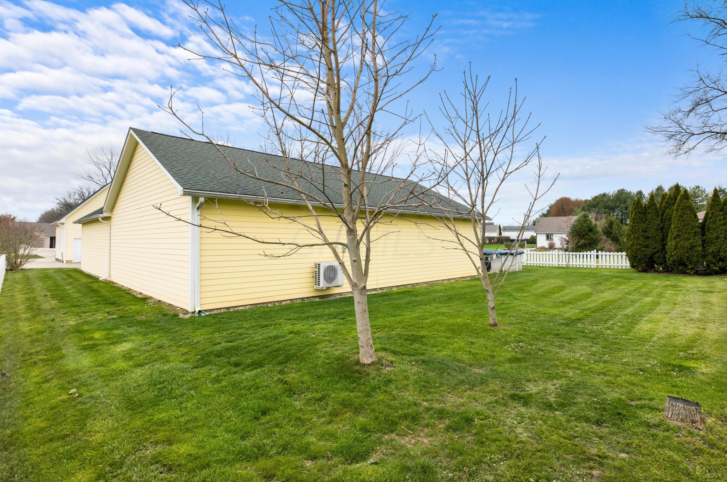 106 Kelly Marie Dr, Pataskala OH  43062-8154 exterior