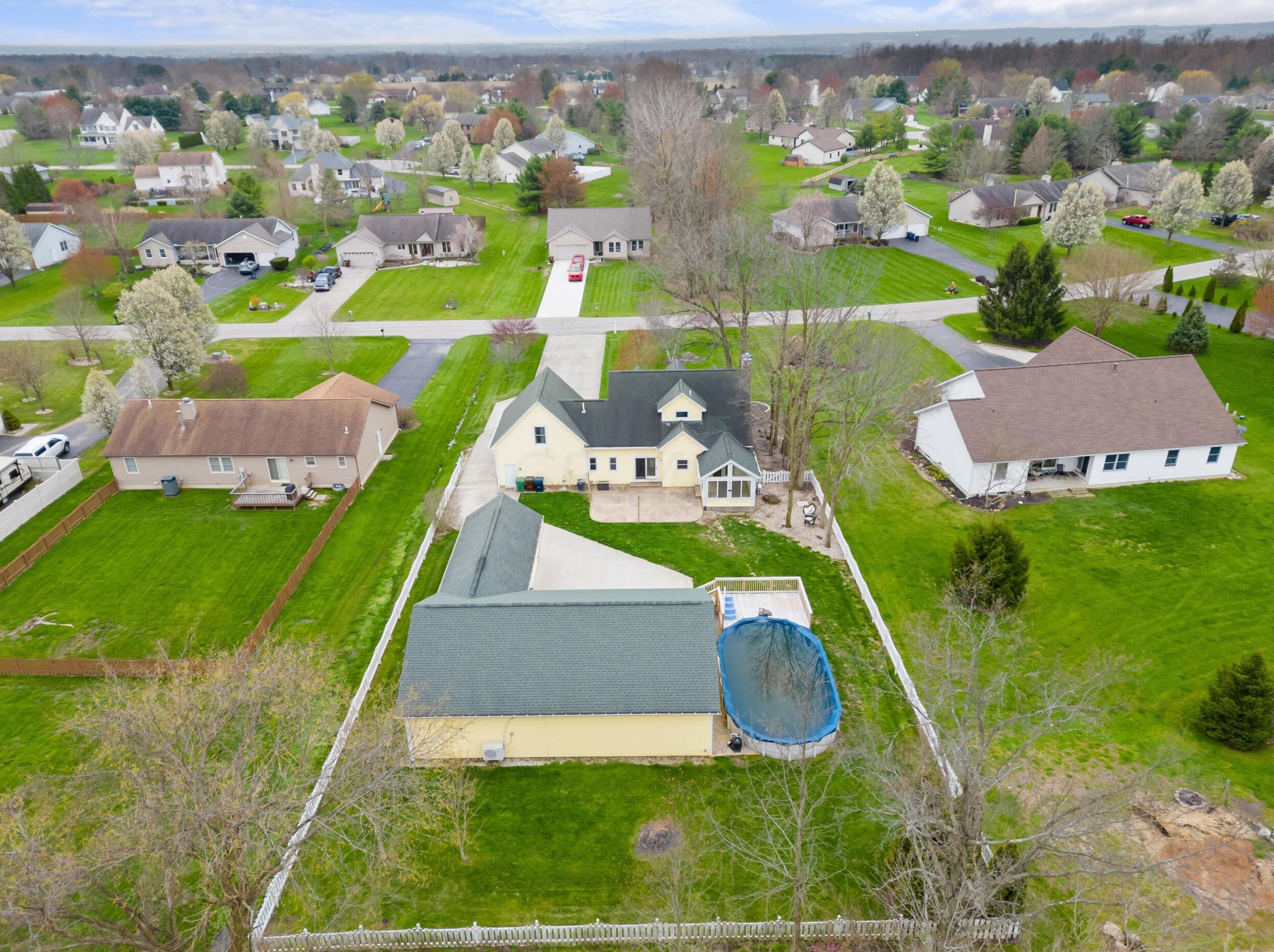 106 Kelly Marie Dr, Pataskala OH  43062-8154 exterior