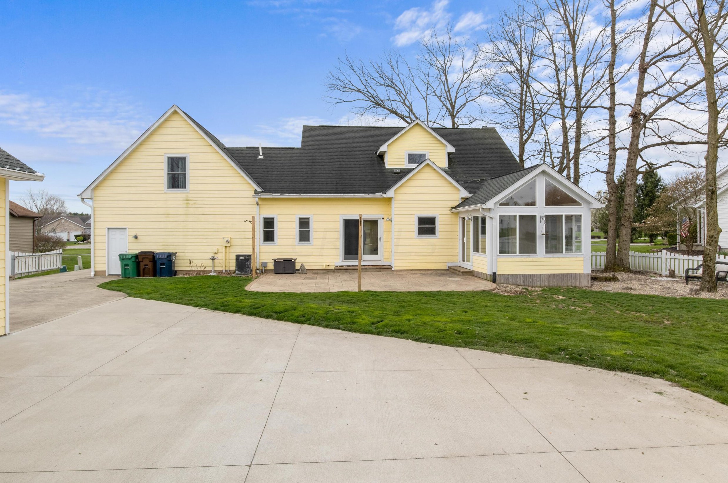 106 Kelly Marie Dr, Pataskala OH  43062-8154 exterior