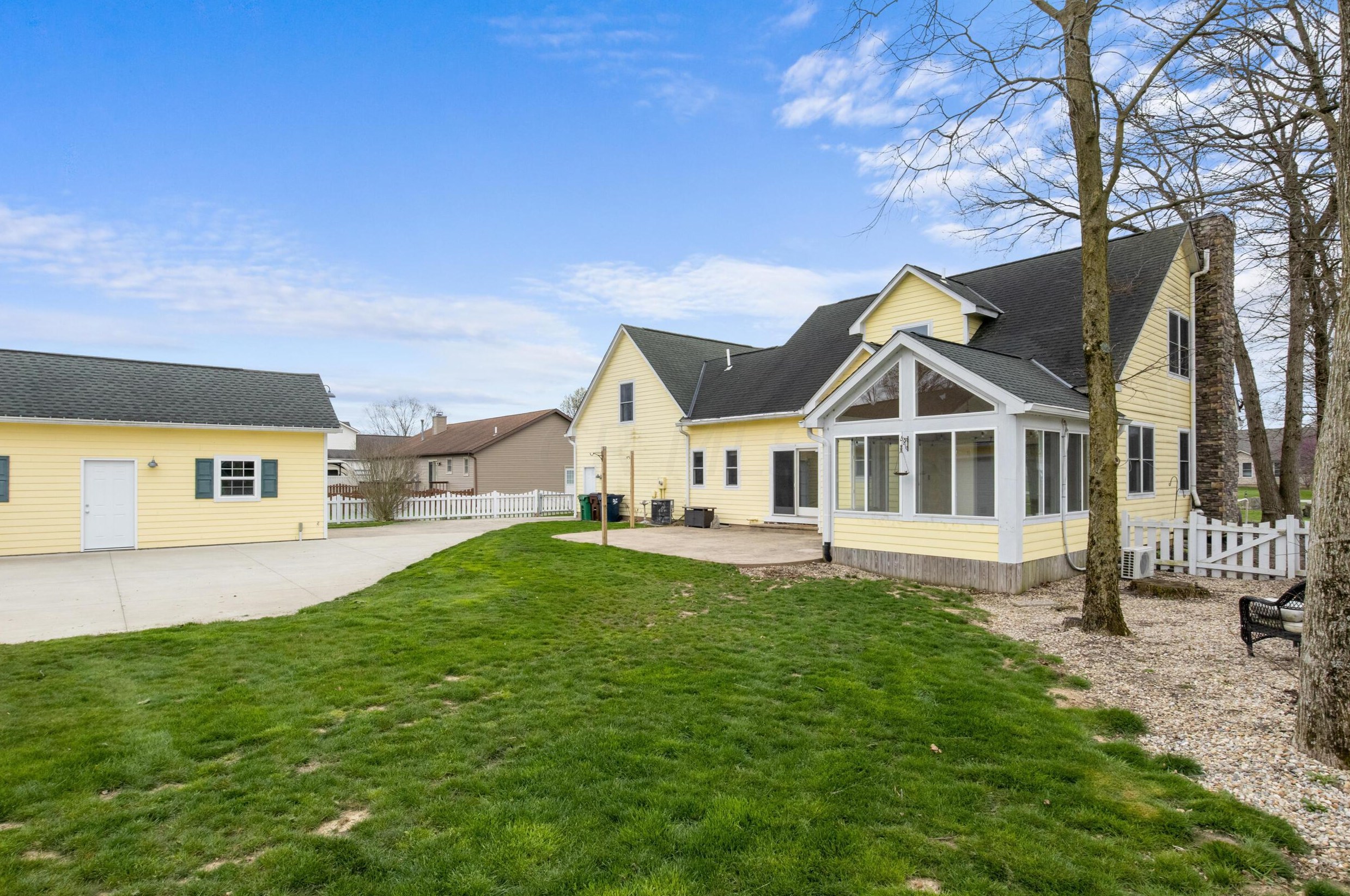 106 Kelly Marie Dr, Pataskala OH  43062-8154 exterior