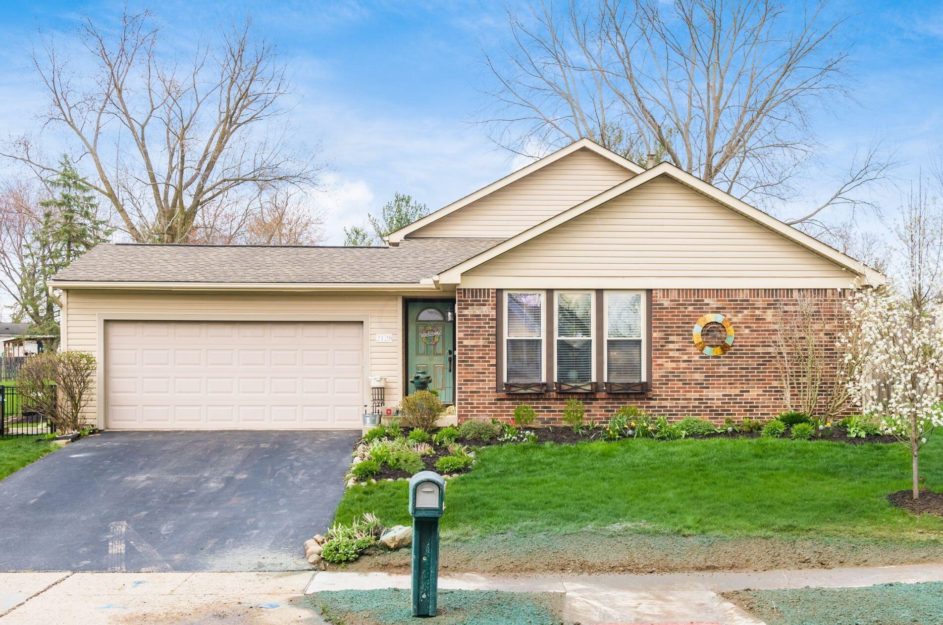 2128 Smokymill Rd, Dublin, OH 43016-9569
