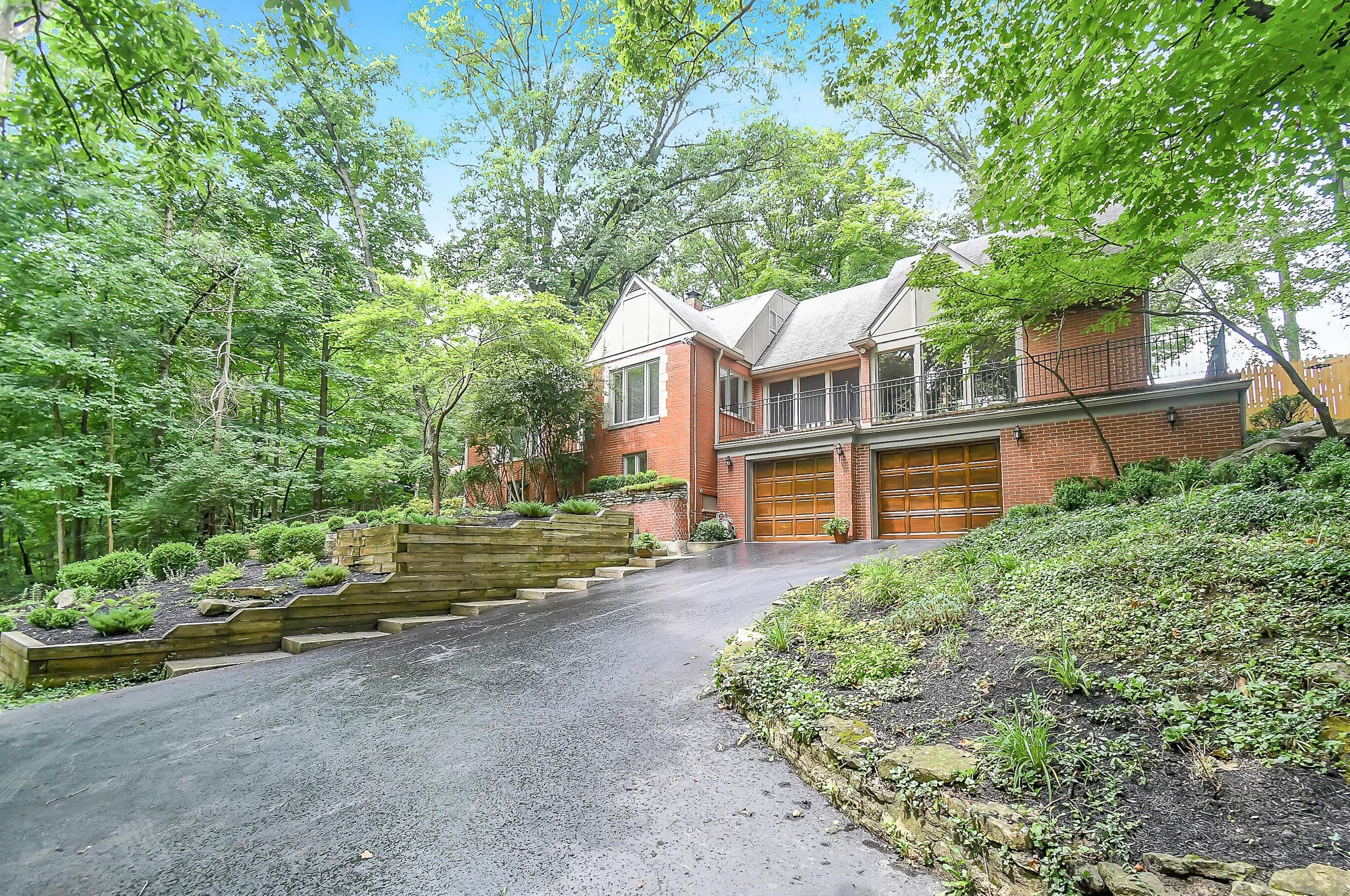 684 Overbrook Dr, Columbus, OH 43214-3131