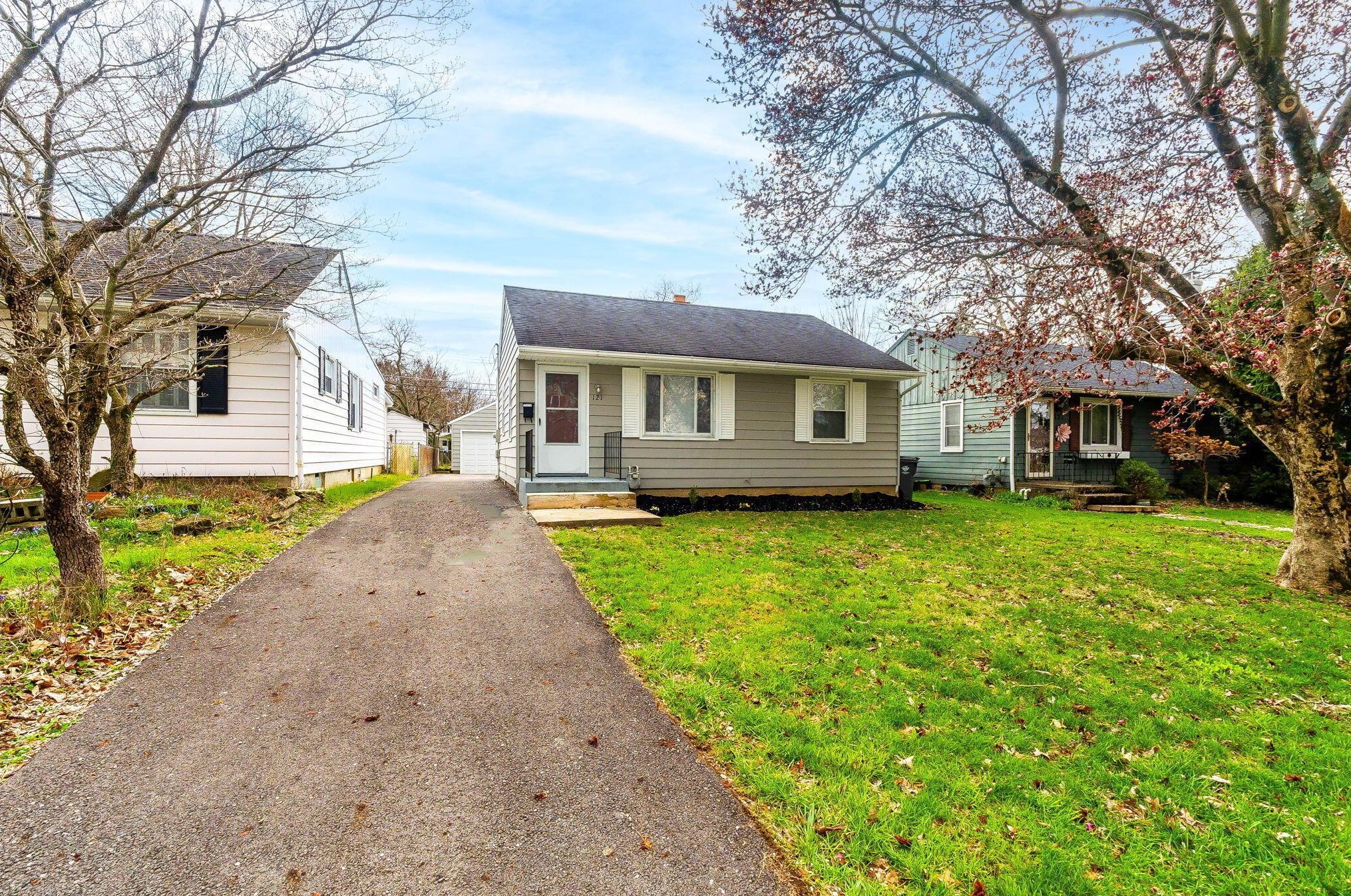 121 Rosslyn Ave, Columbus, OH 43214-1443