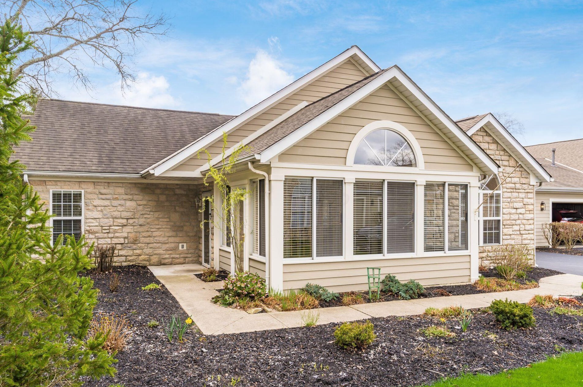 813 Windward Ln, Columbus, OH 43230-6833