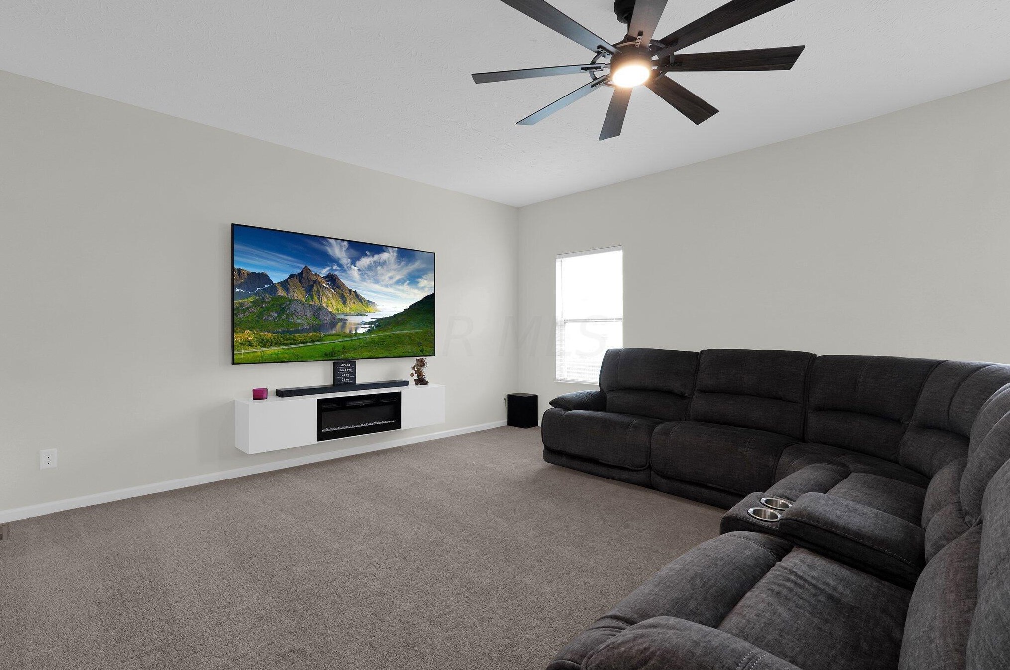 53 Hawthorne Dr, Ashville OH  43103-9374 exterior