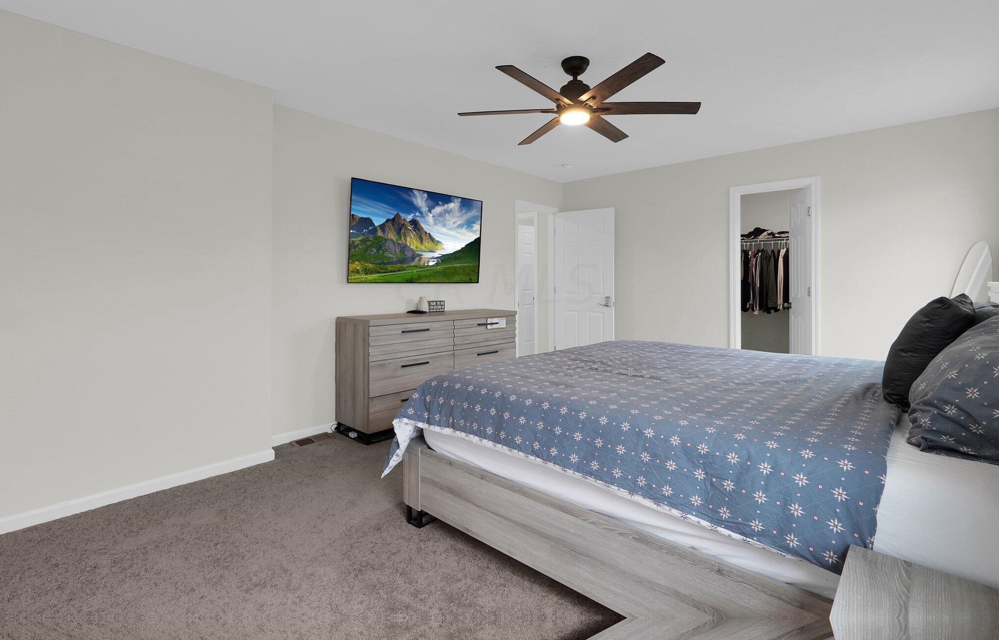 53 Hawthorne Dr, Ashville OH  43103-9374 exterior