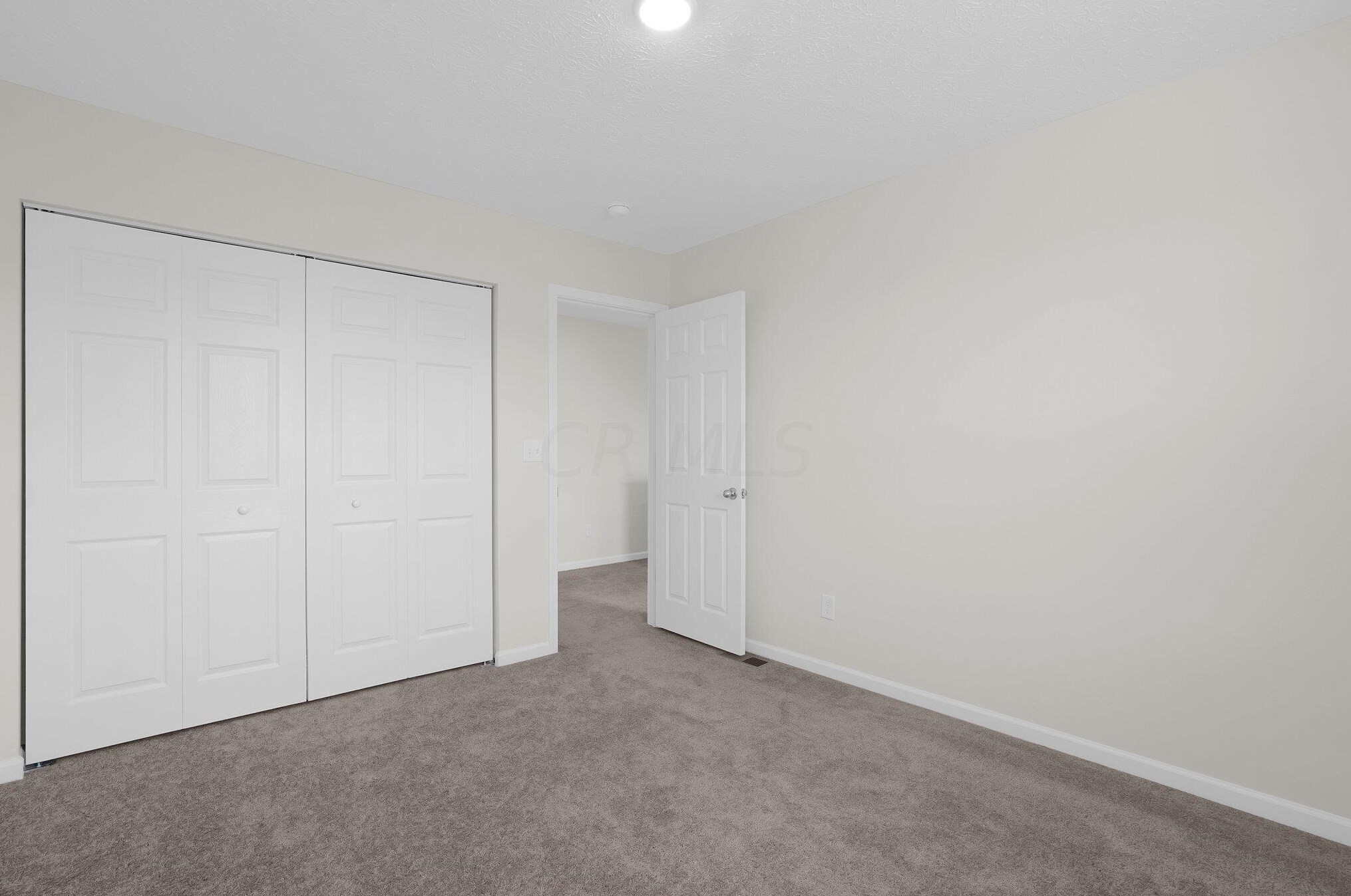 53 Hawthorne Dr, Ashville OH  43103-9374 exterior