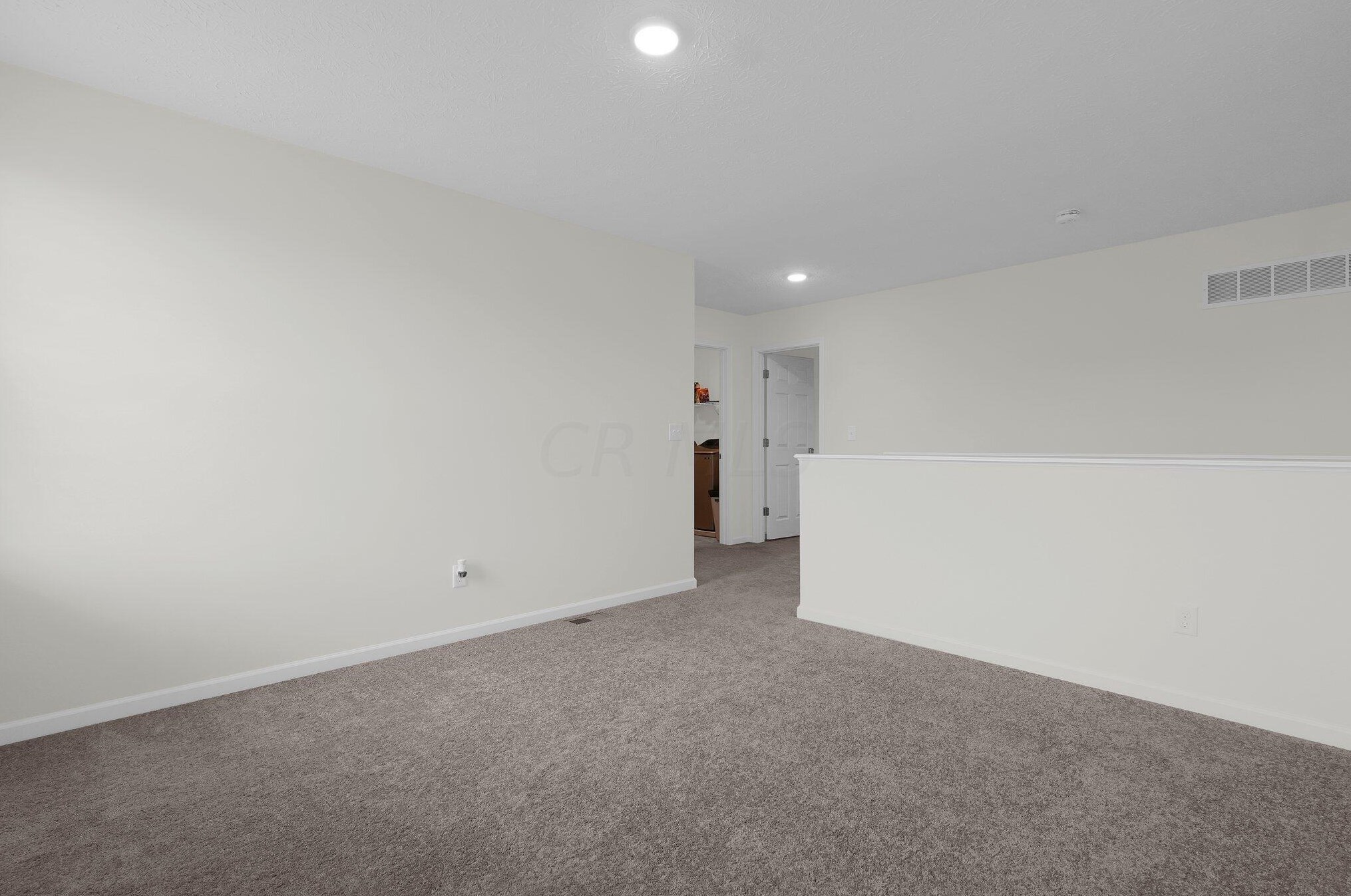 53 Hawthorne Dr, Ashville OH  43103-9374 exterior