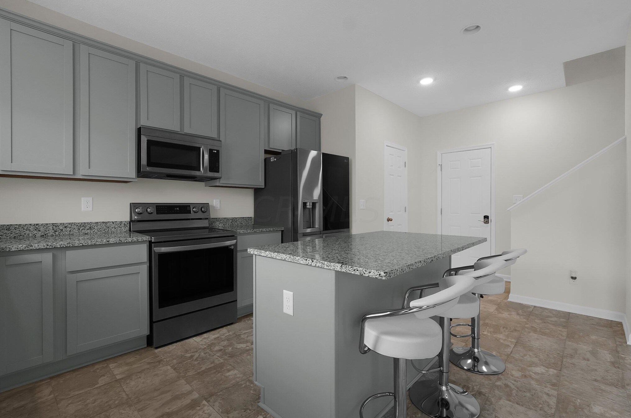 53 Hawthorne Dr, Ashville OH  43103-9374 exterior