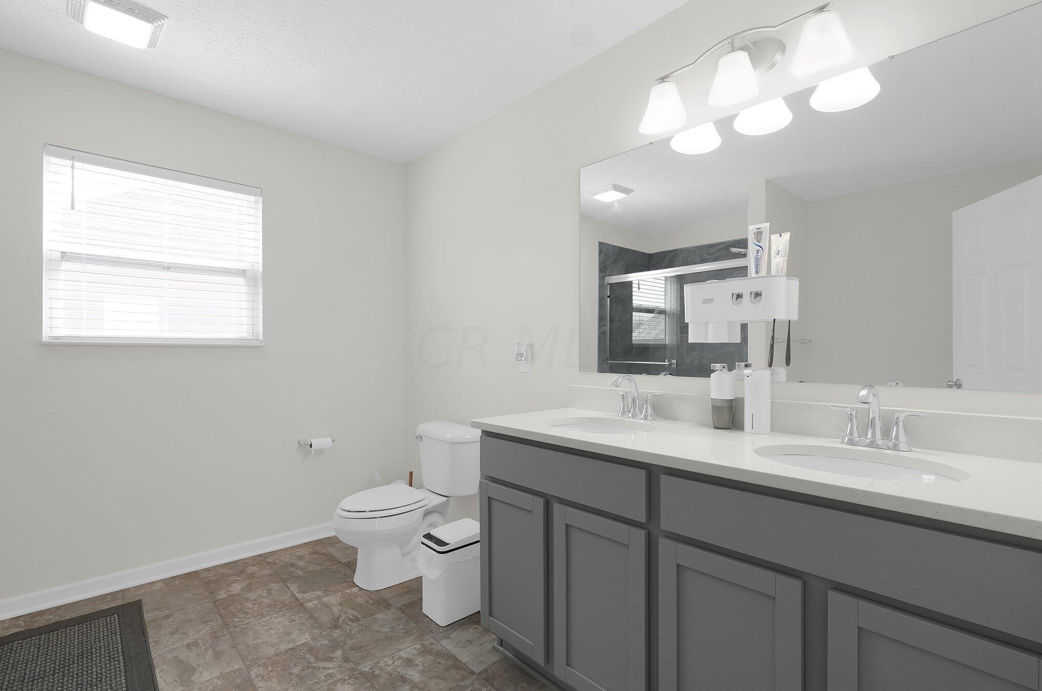 53 Hawthorne Dr, Ashville OH  43103-9374 exterior