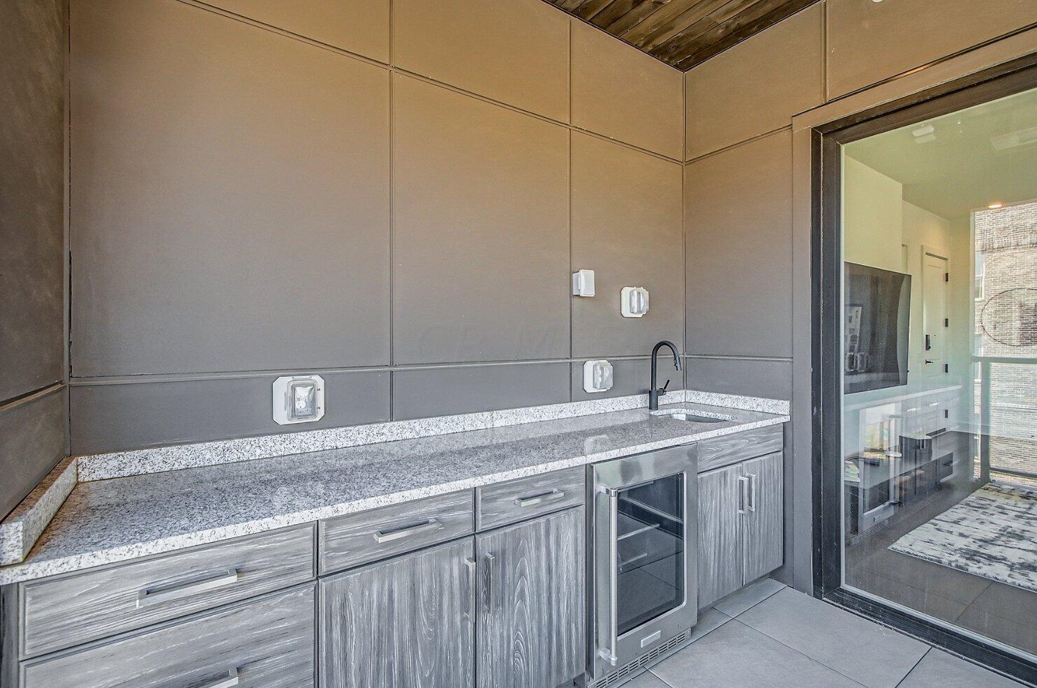 719 Civitas Ave, Columbus OH  43215 exterior