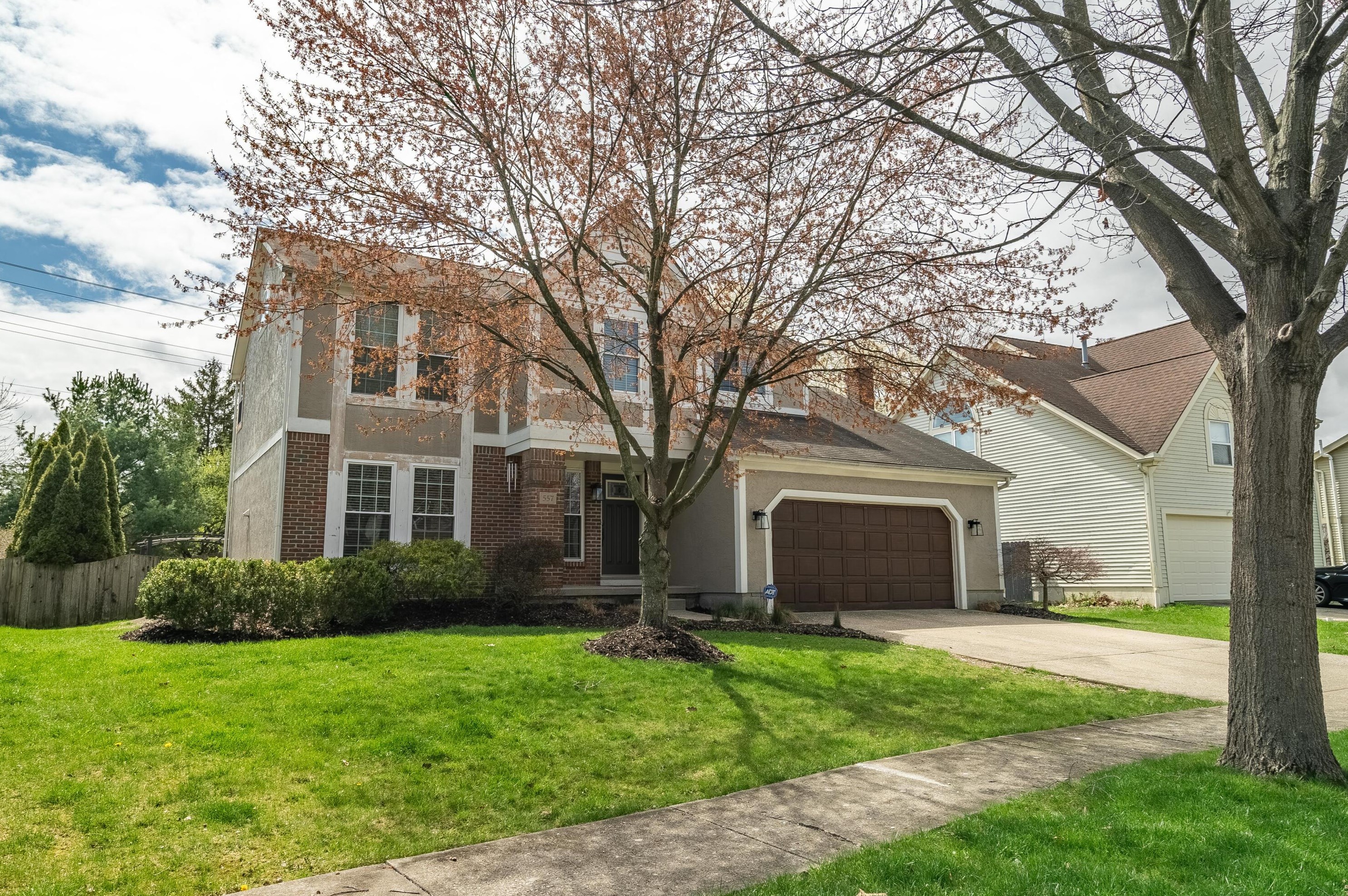 557 Tall Oaks Dr, Columbus, OH 43230-7012
