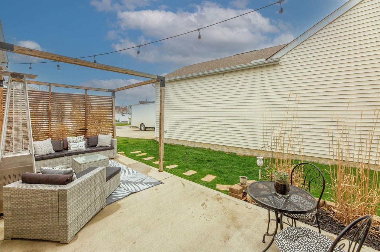 5850 Passage Creek Dr, Dublin OH  43016-7601 exterior