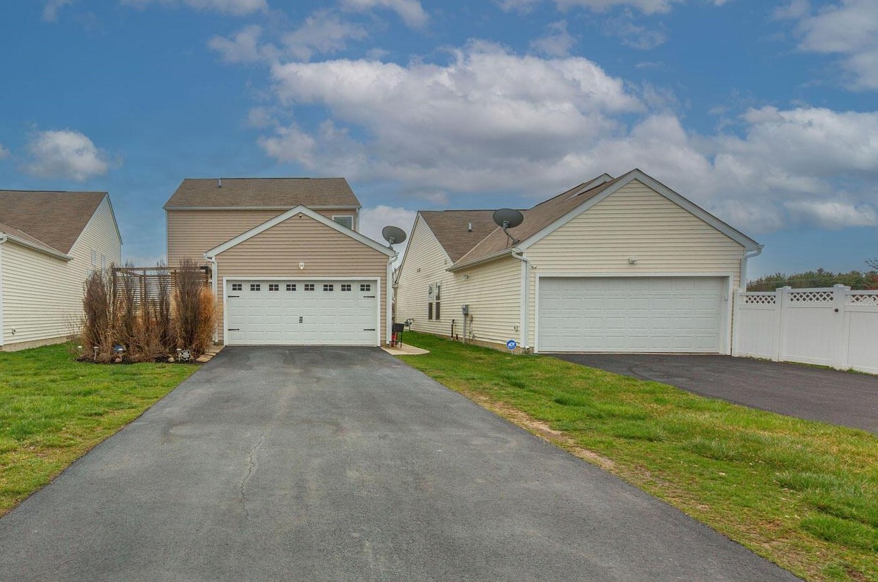 5850 Passage Creek Dr, Dublin OH  43016-7601 exterior