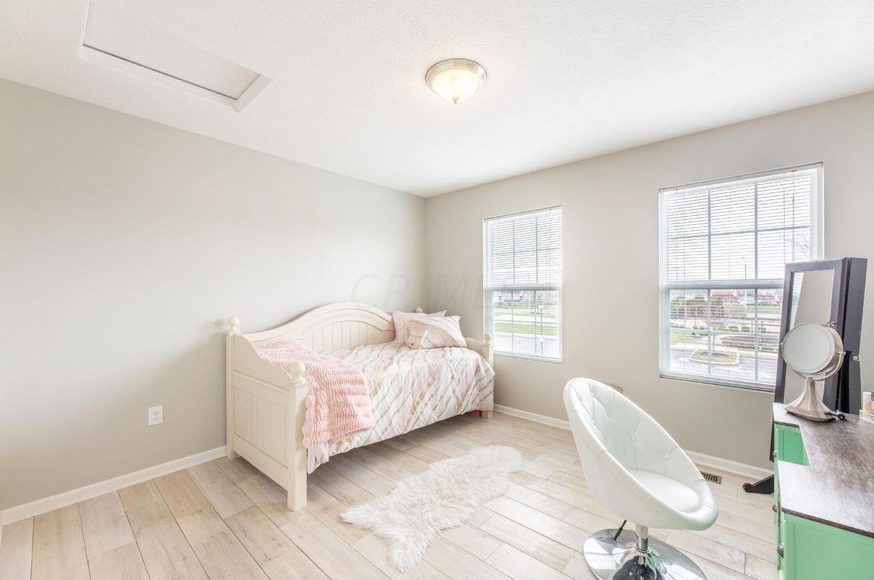 5850 Passage Creek Dr, Dublin OH  43016-7601 exterior