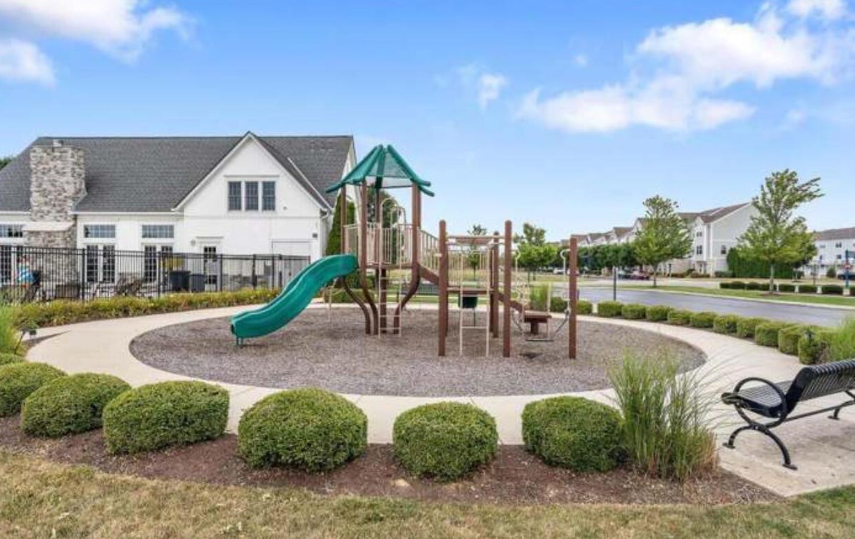 5850 Passage Creek Dr, Dublin OH  43016-7601 exterior