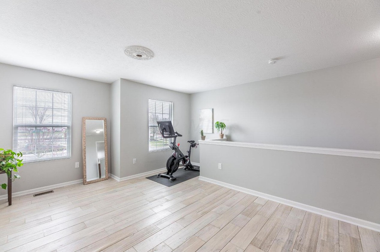 5850 Passage Creek Dr, Dublin OH  43016-7601 exterior