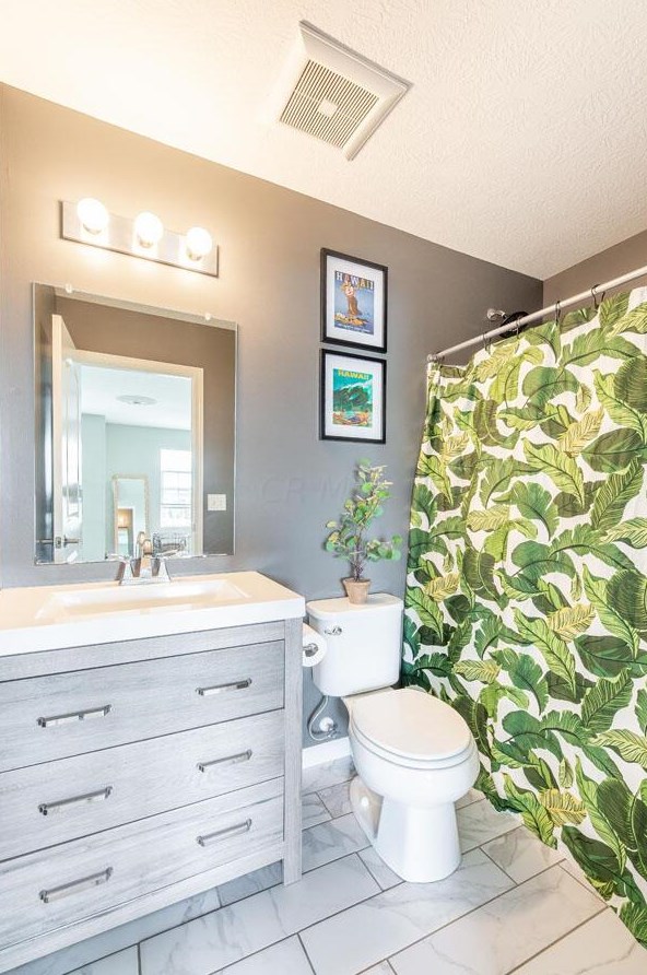 5850 Passage Creek Dr, Dublin OH  43016-7601 exterior