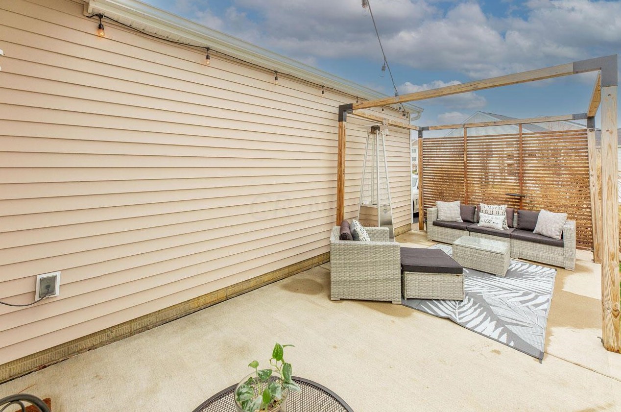 5850 Passage Creek Dr, Dublin OH  43016-7601 exterior