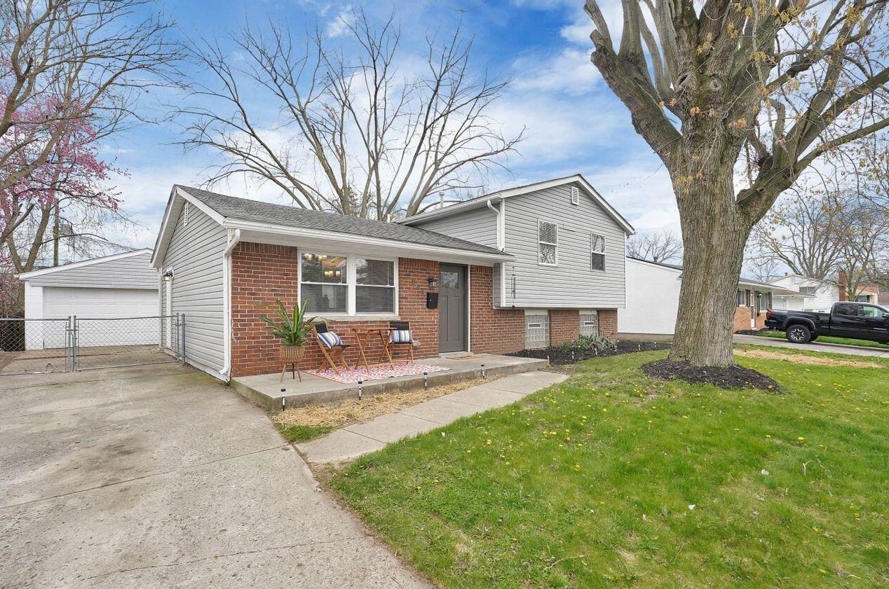 2804 Stavely Ct, Columbus, OH 43232-5358