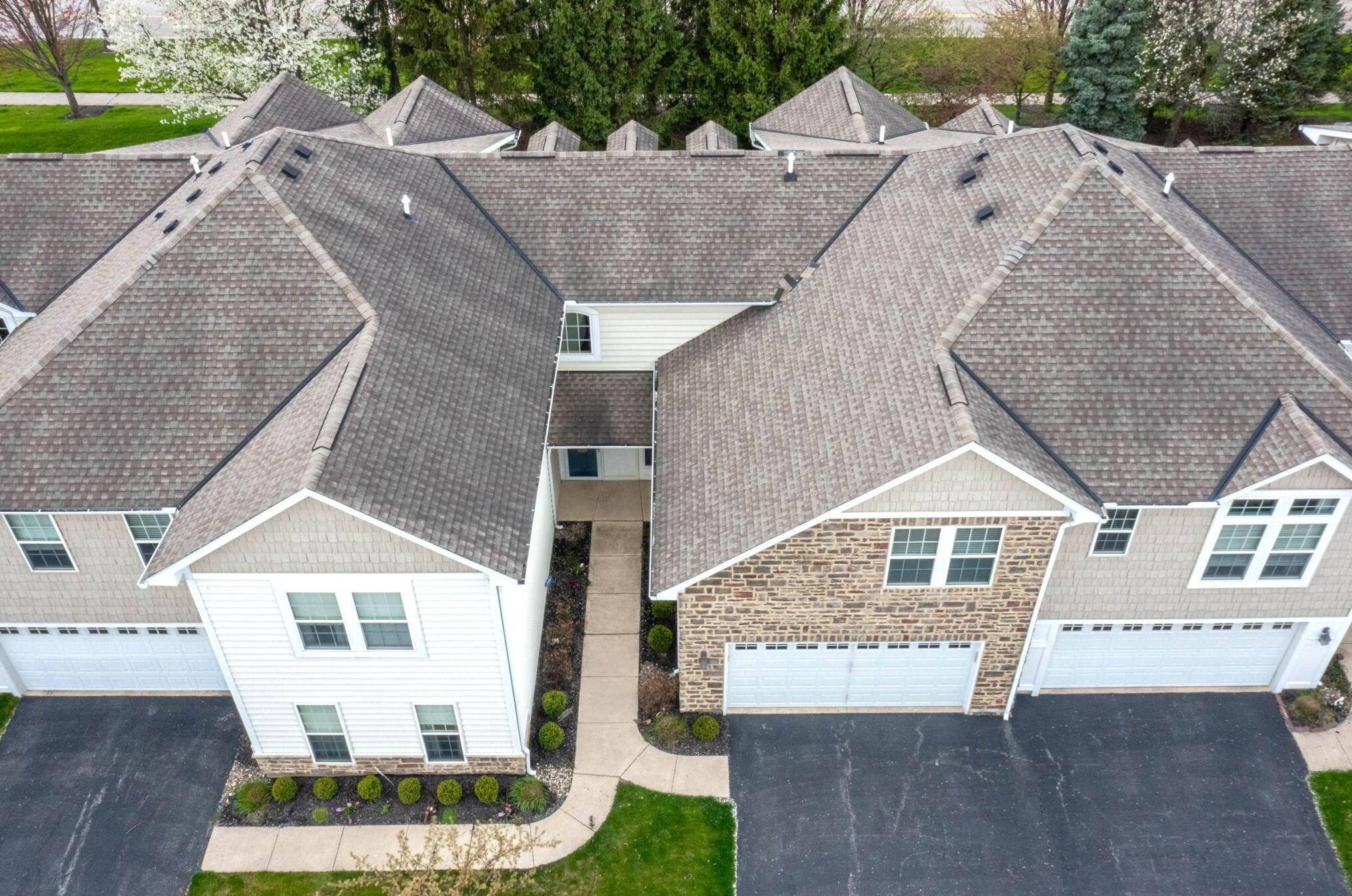 5017 Calais Dr, Columbus OH  43221-5686 exterior