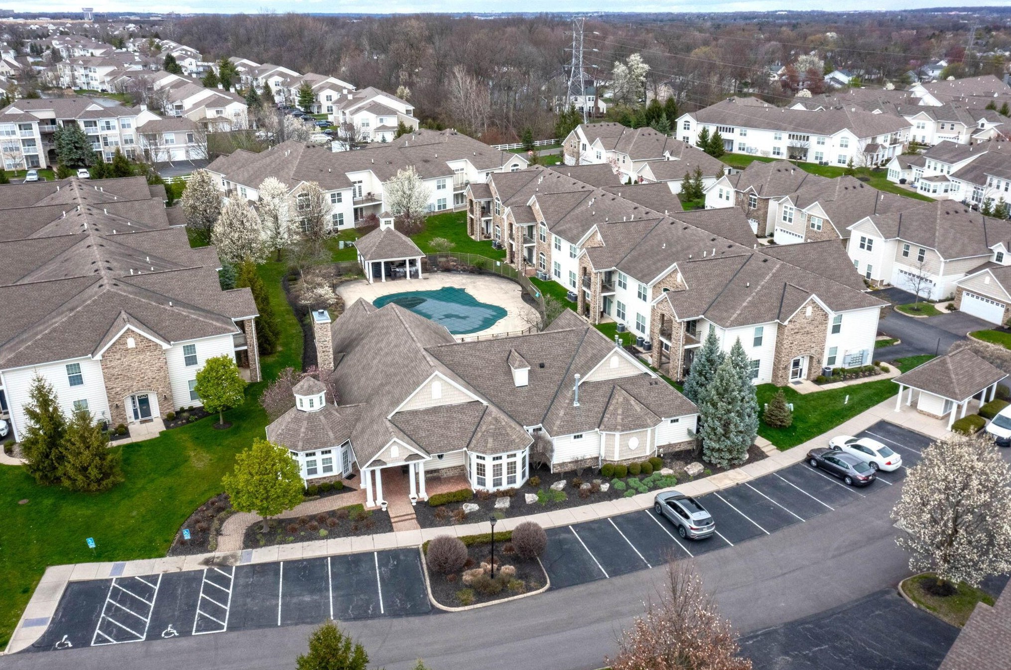 5017 Calais Dr, Columbus OH  43221-5686 exterior