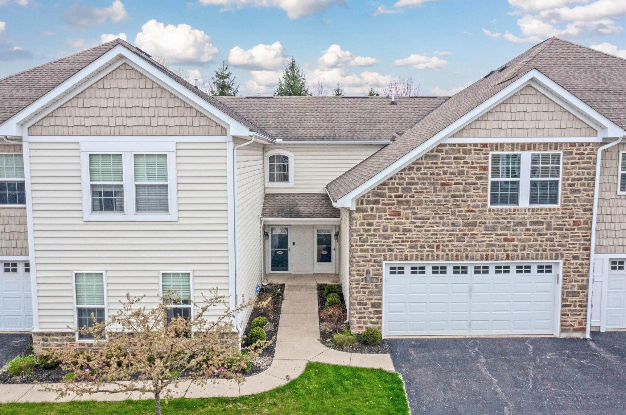 5017 Calais Dr, Columbus OH  43221-5686 exterior