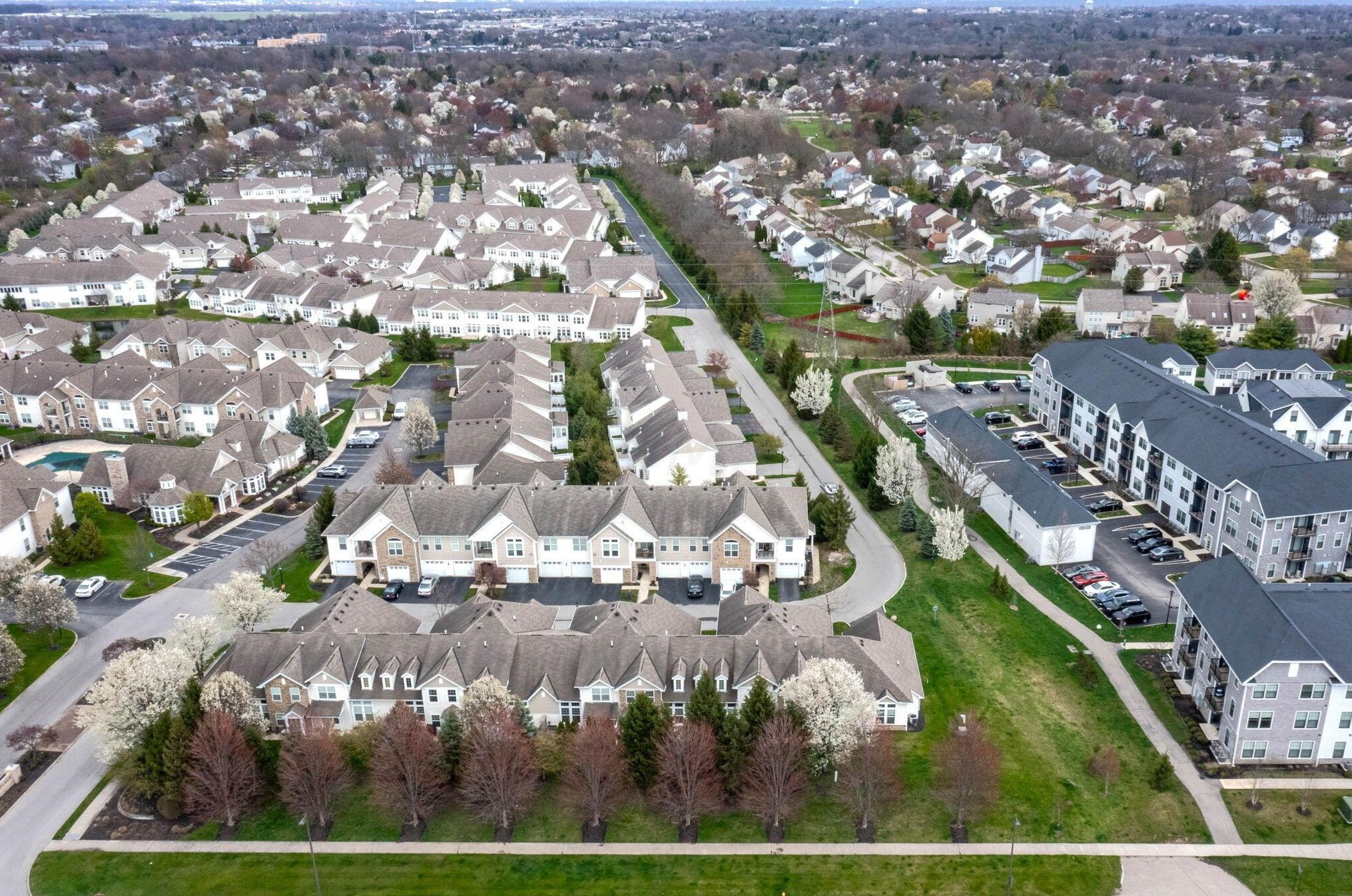 5017 Calais Dr, Columbus OH  43221-5686 exterior