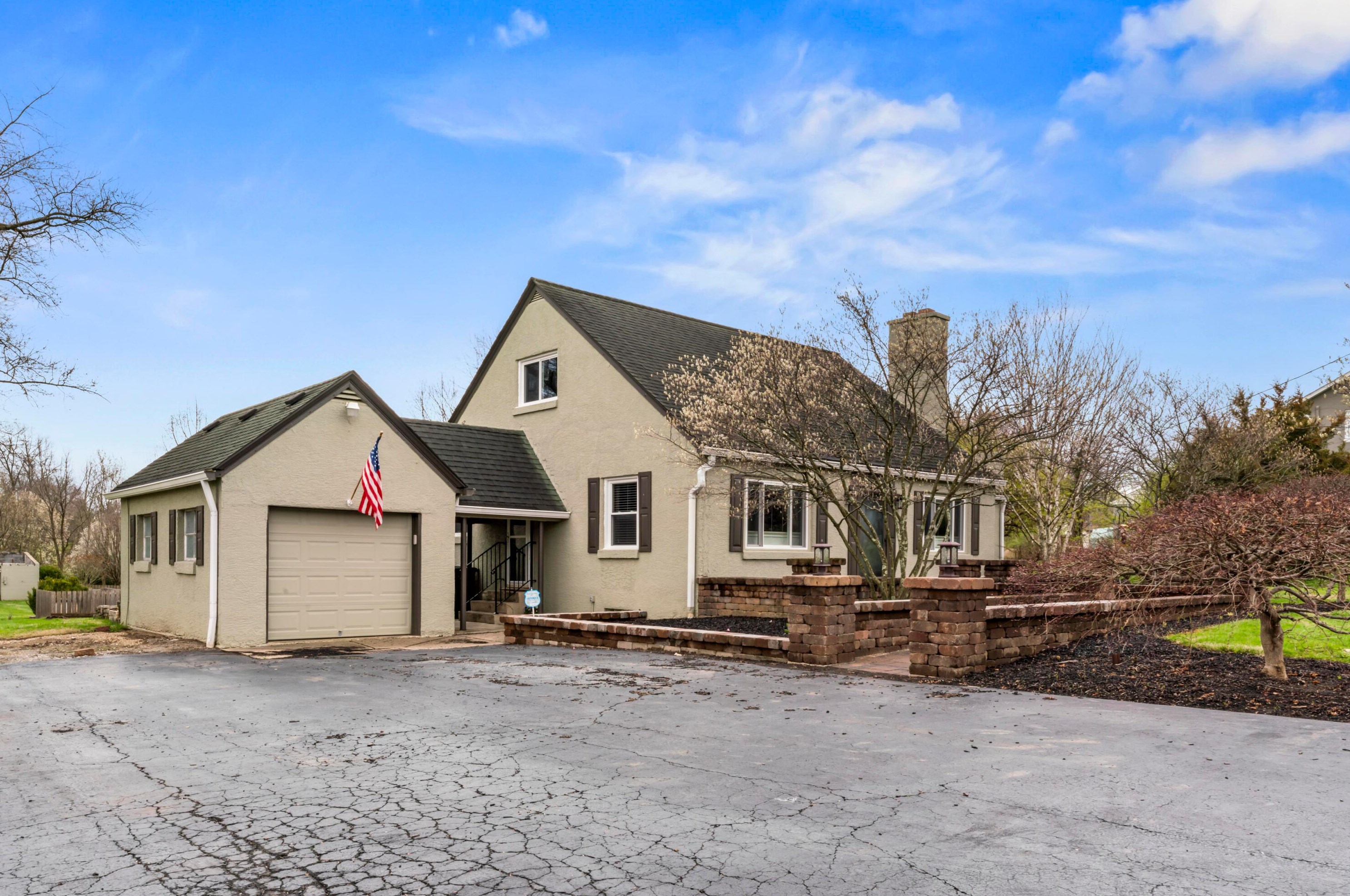 1544 Demorest Rd, Columbus, OH 43228-3745
