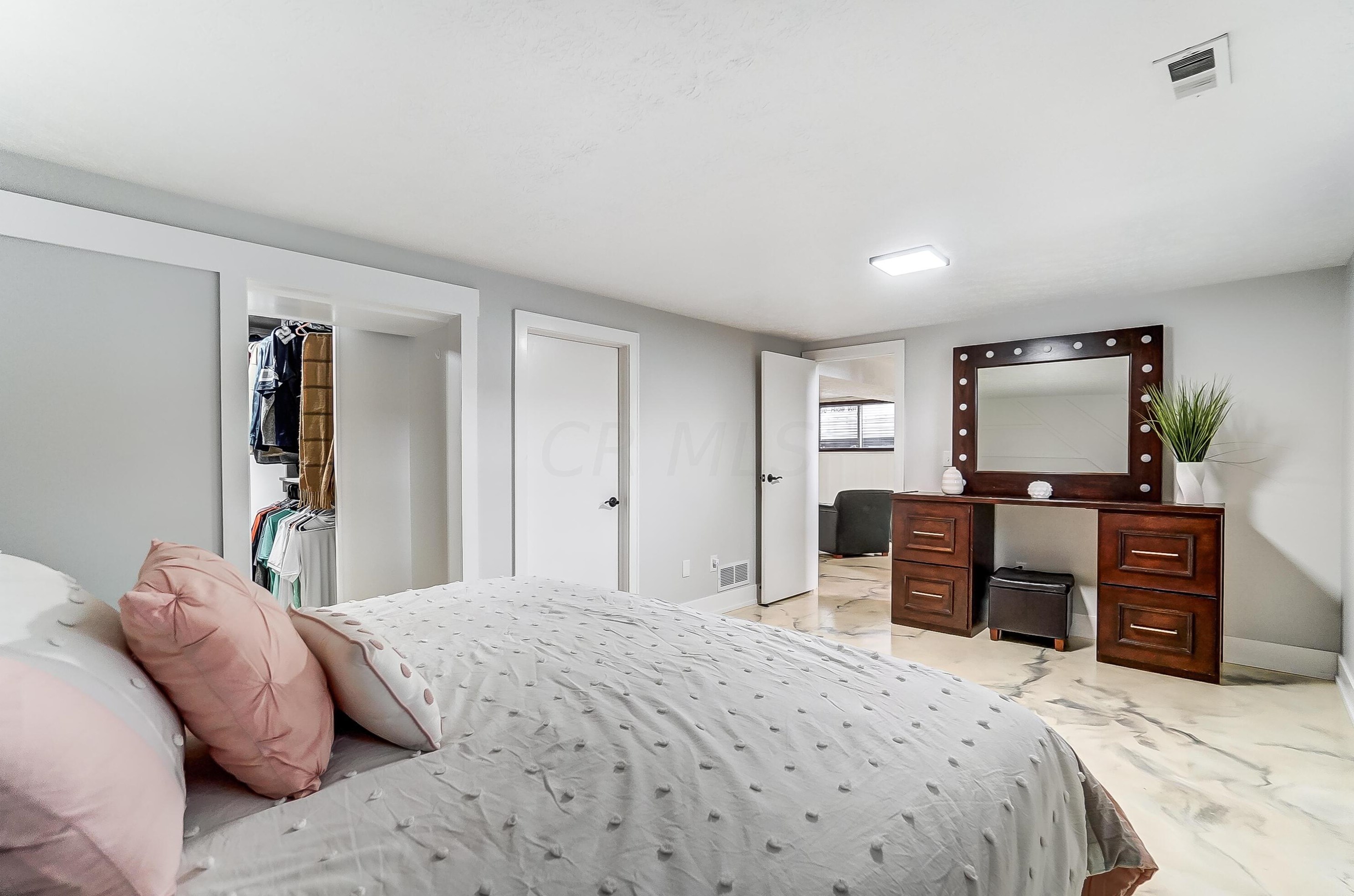 5252 Grandon Dr, Hilliard OH  43026-1746 exterior