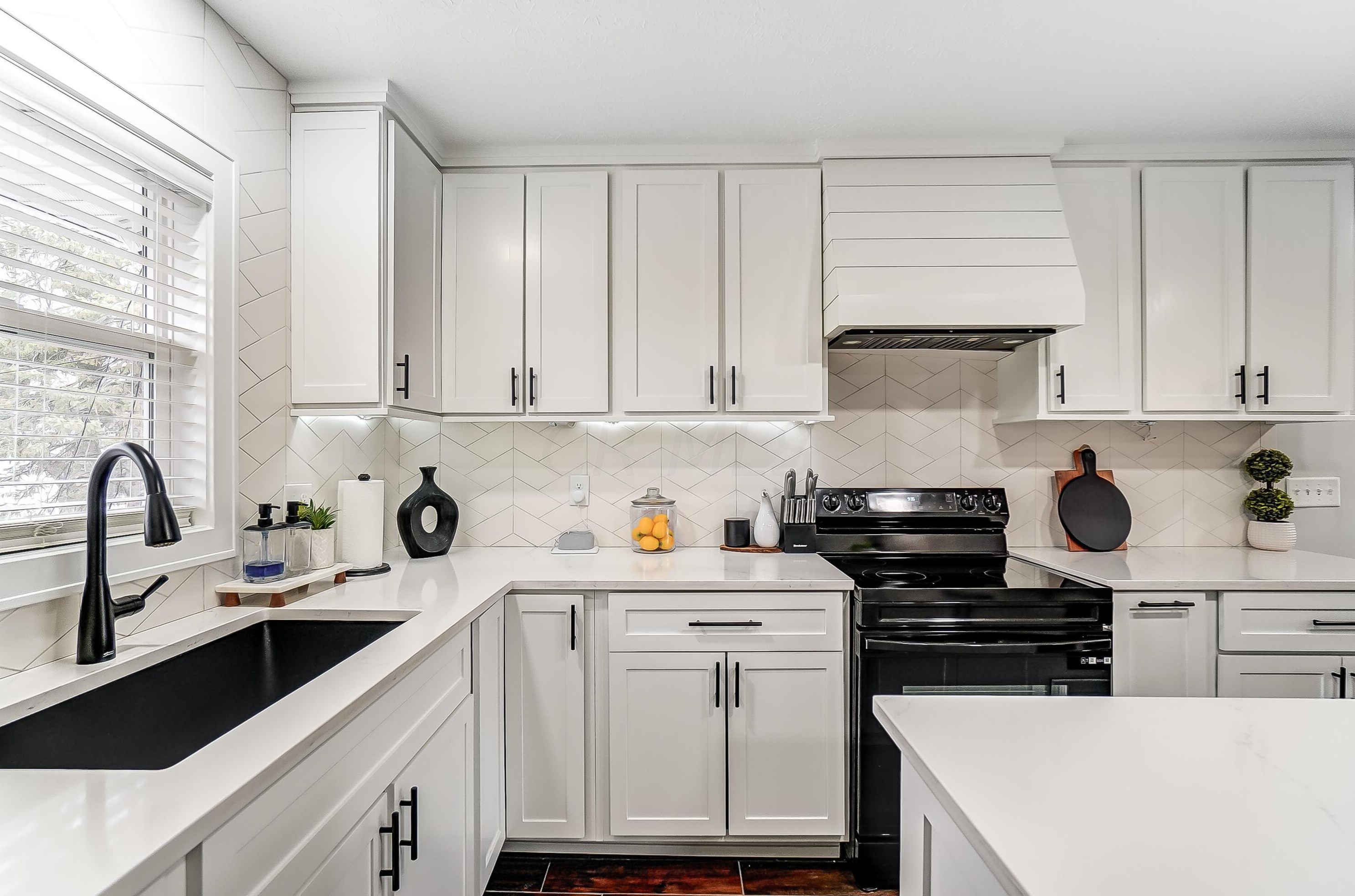 5252 Grandon Dr, Hilliard OH  43026-1746 exterior