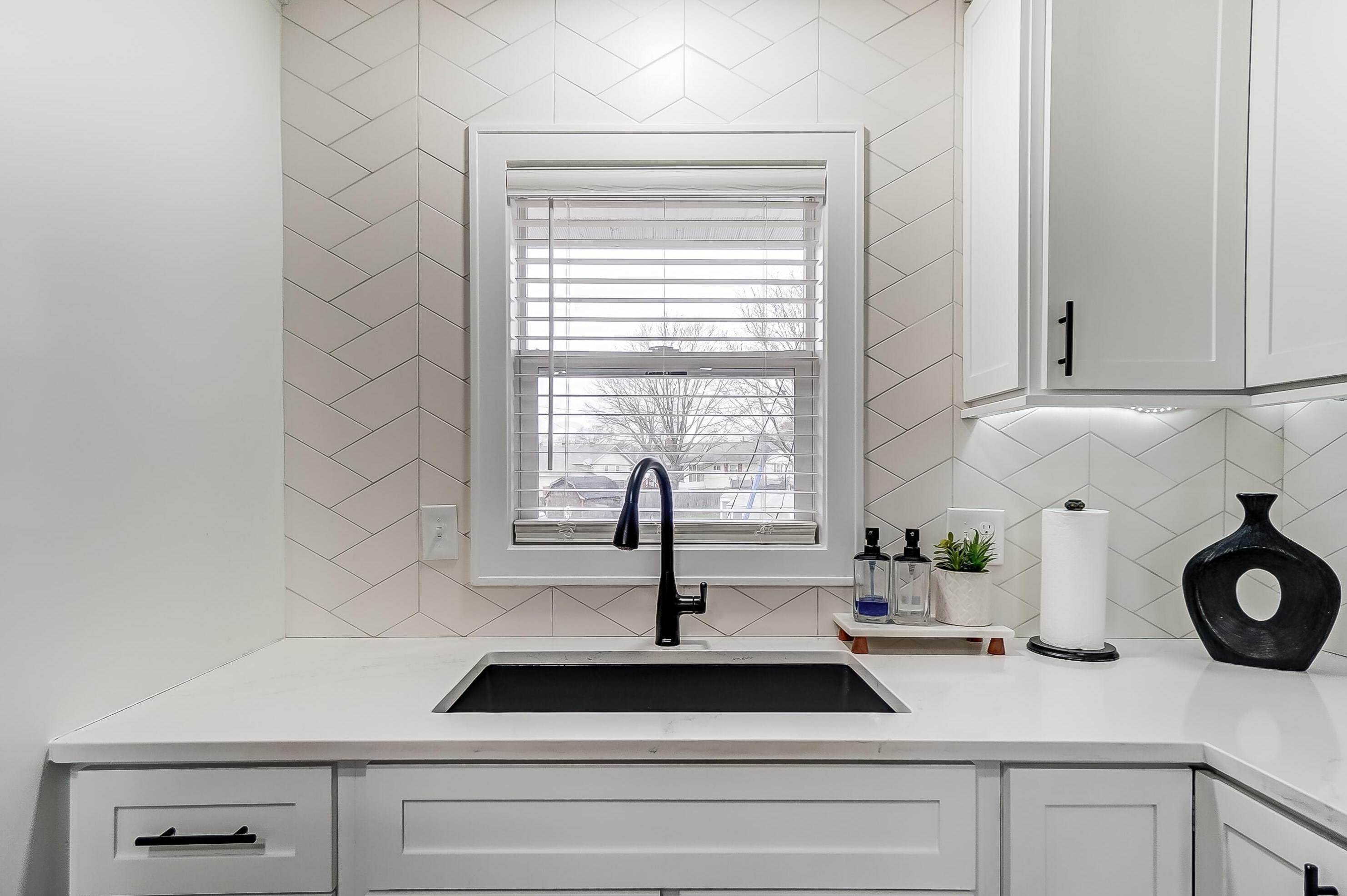 5252 Grandon Dr, Hilliard OH  43026-1746 exterior