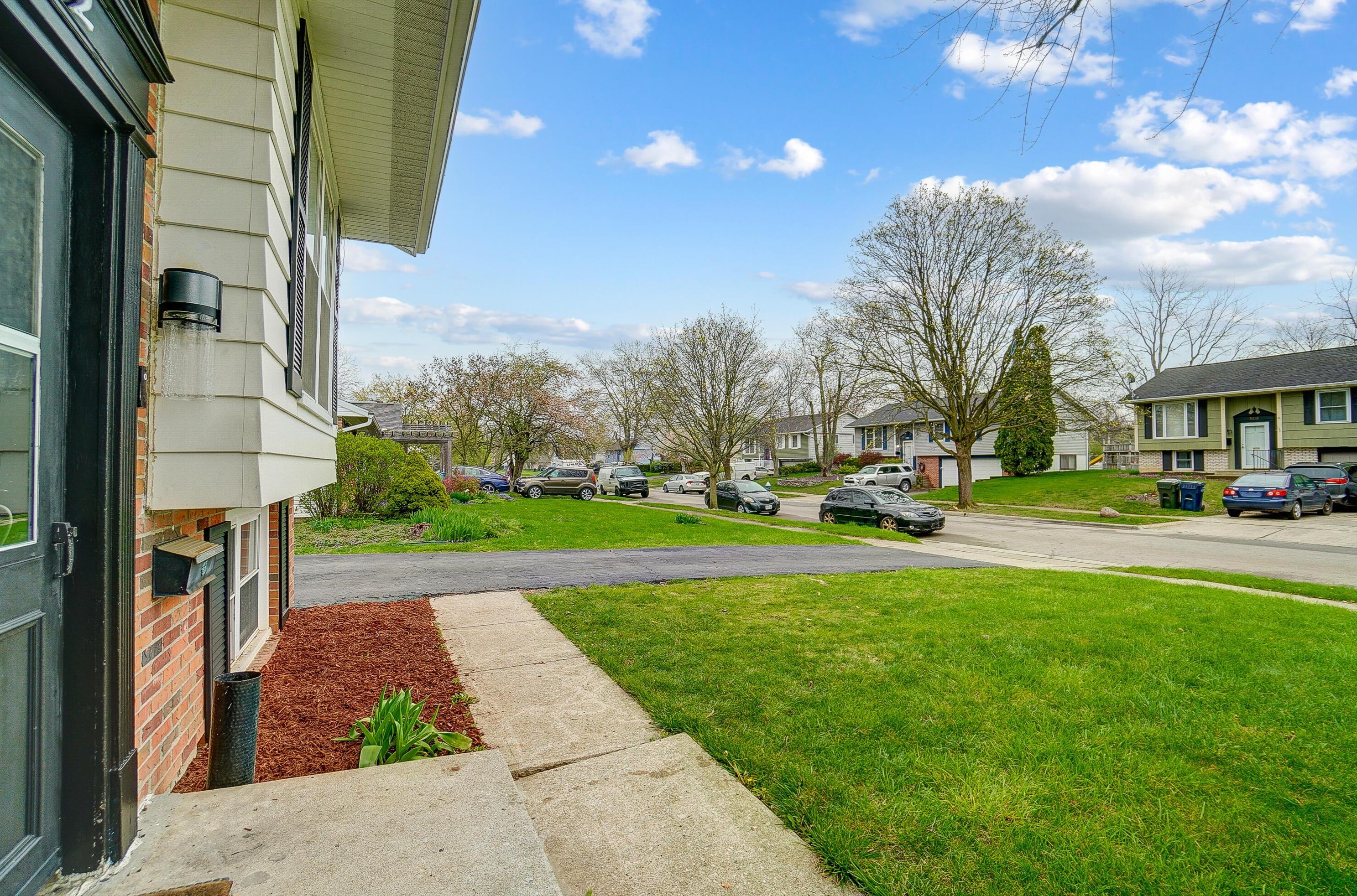 5252 Grandon Dr, Hilliard OH  43026-1746 exterior