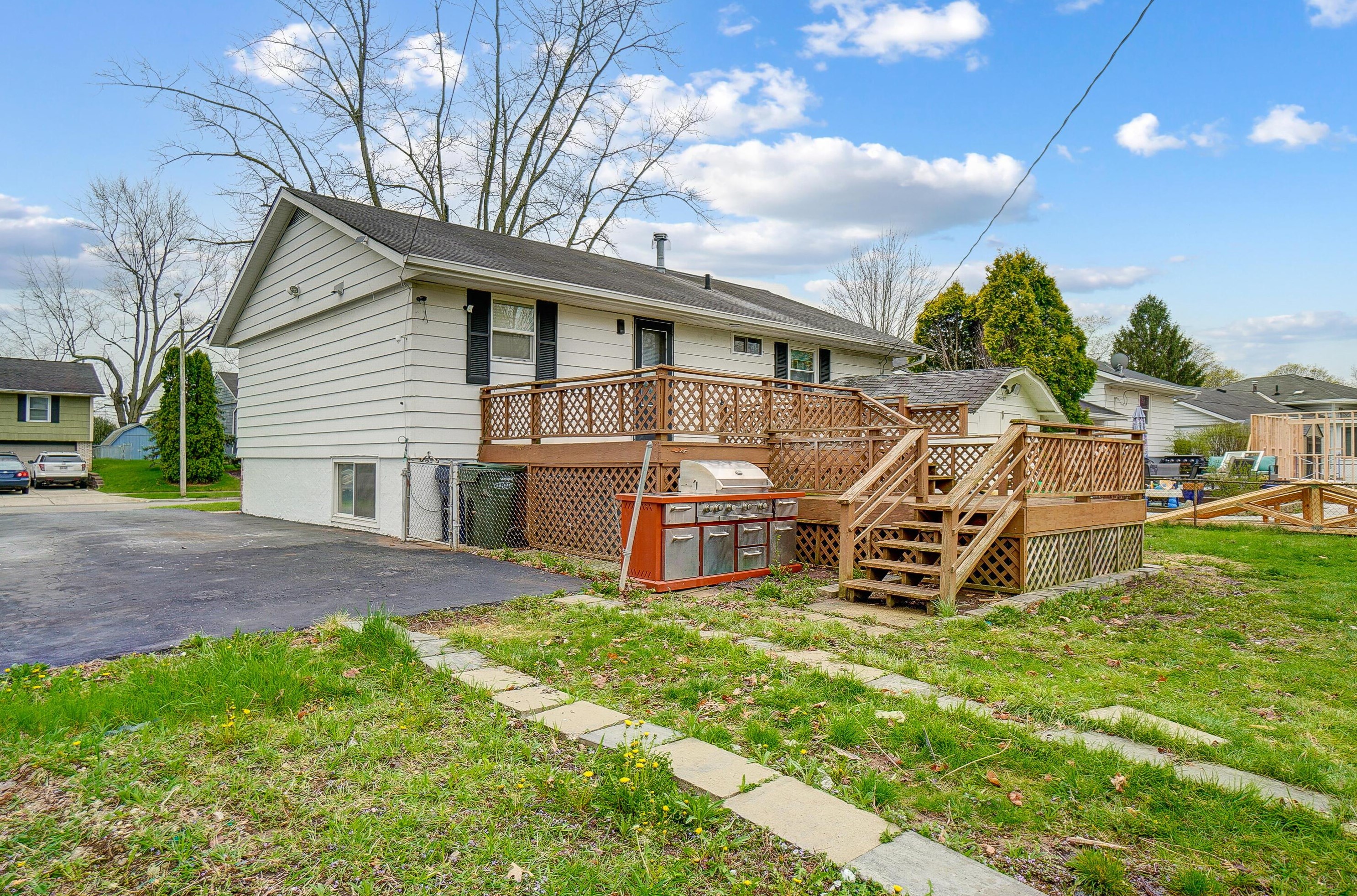 5252 Grandon Dr, Hilliard OH  43026-1746 exterior