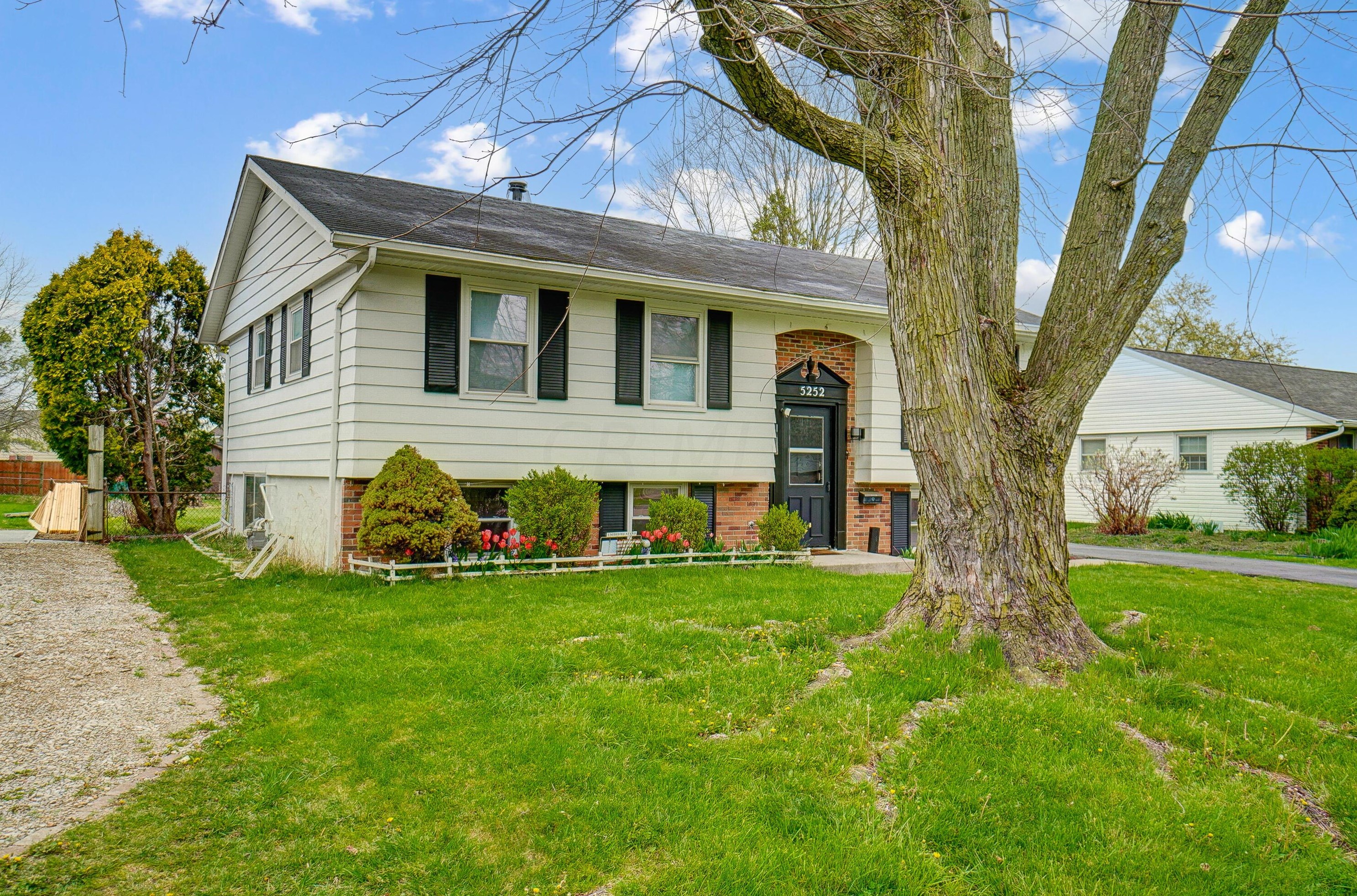 5252 Grandon Dr, Hilliard OH  43026-1746 exterior