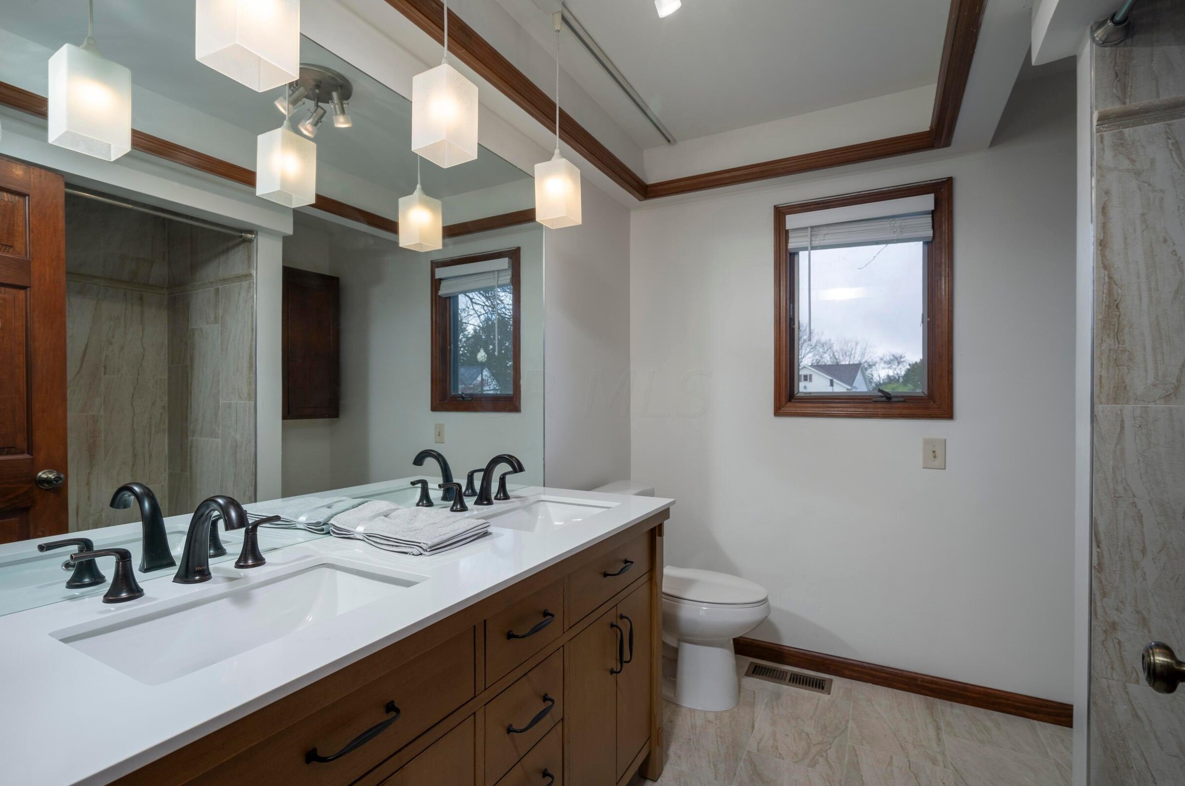 1224 Countryside Dr, Washington Ch OH  43160-1804 exterior