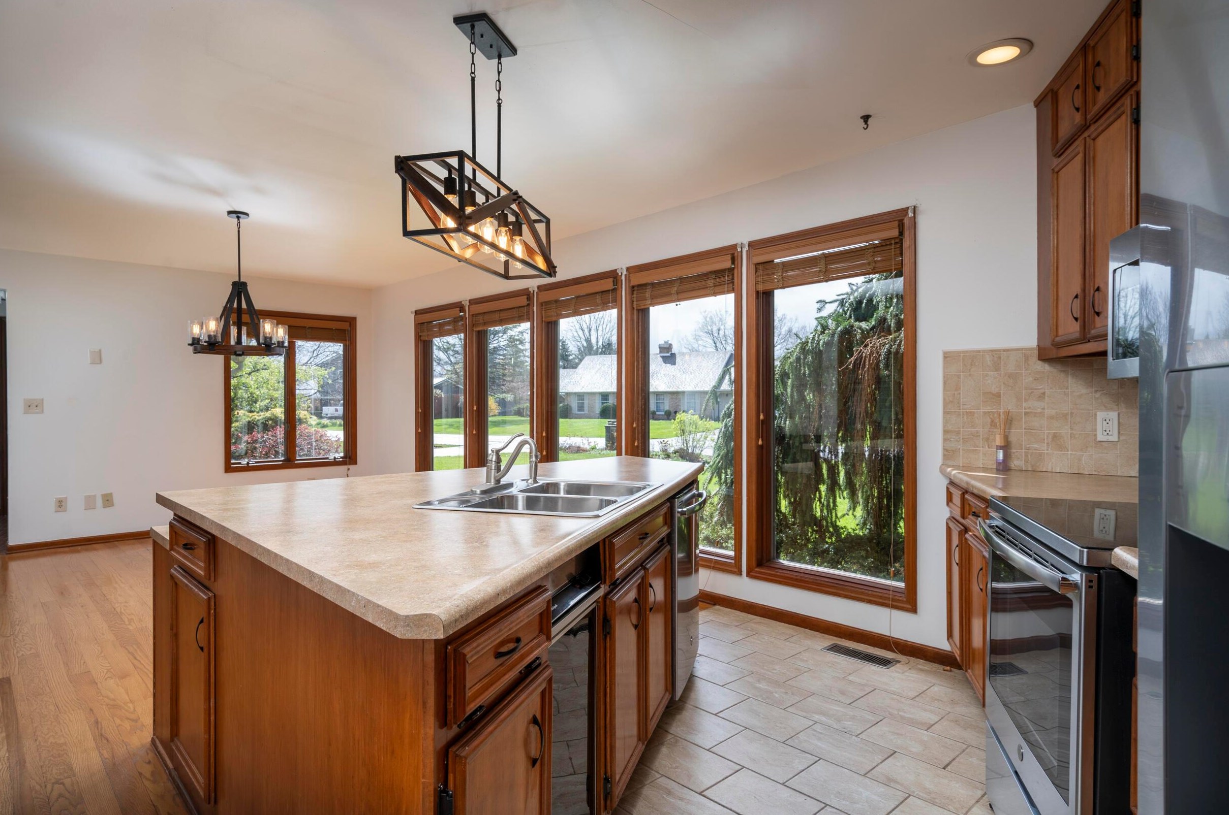 1224 Countryside Dr, Washington Ch OH  43160-1804 exterior