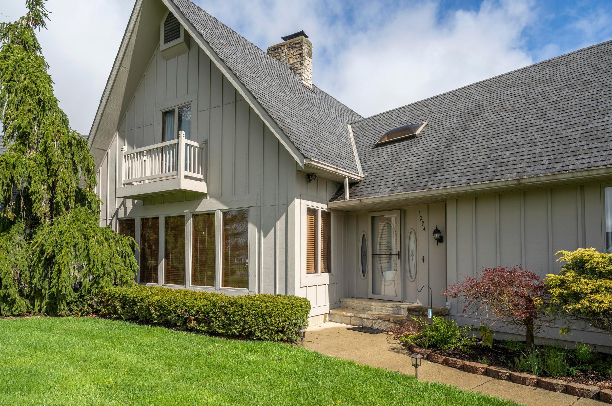 1224 Countryside Dr, Washington Ch OH  43160-1804 exterior