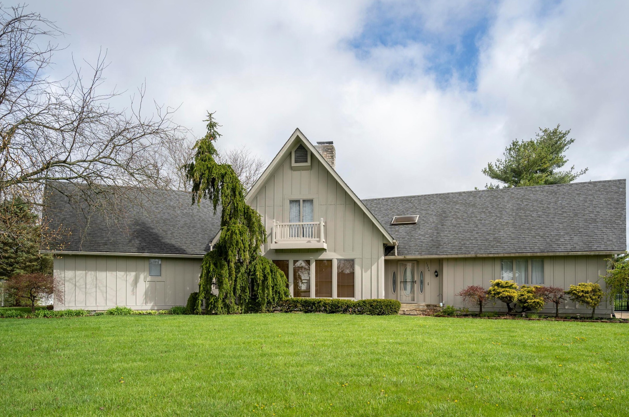 1224 Countryside Dr, Washington Ch OH  43160-1804 exterior