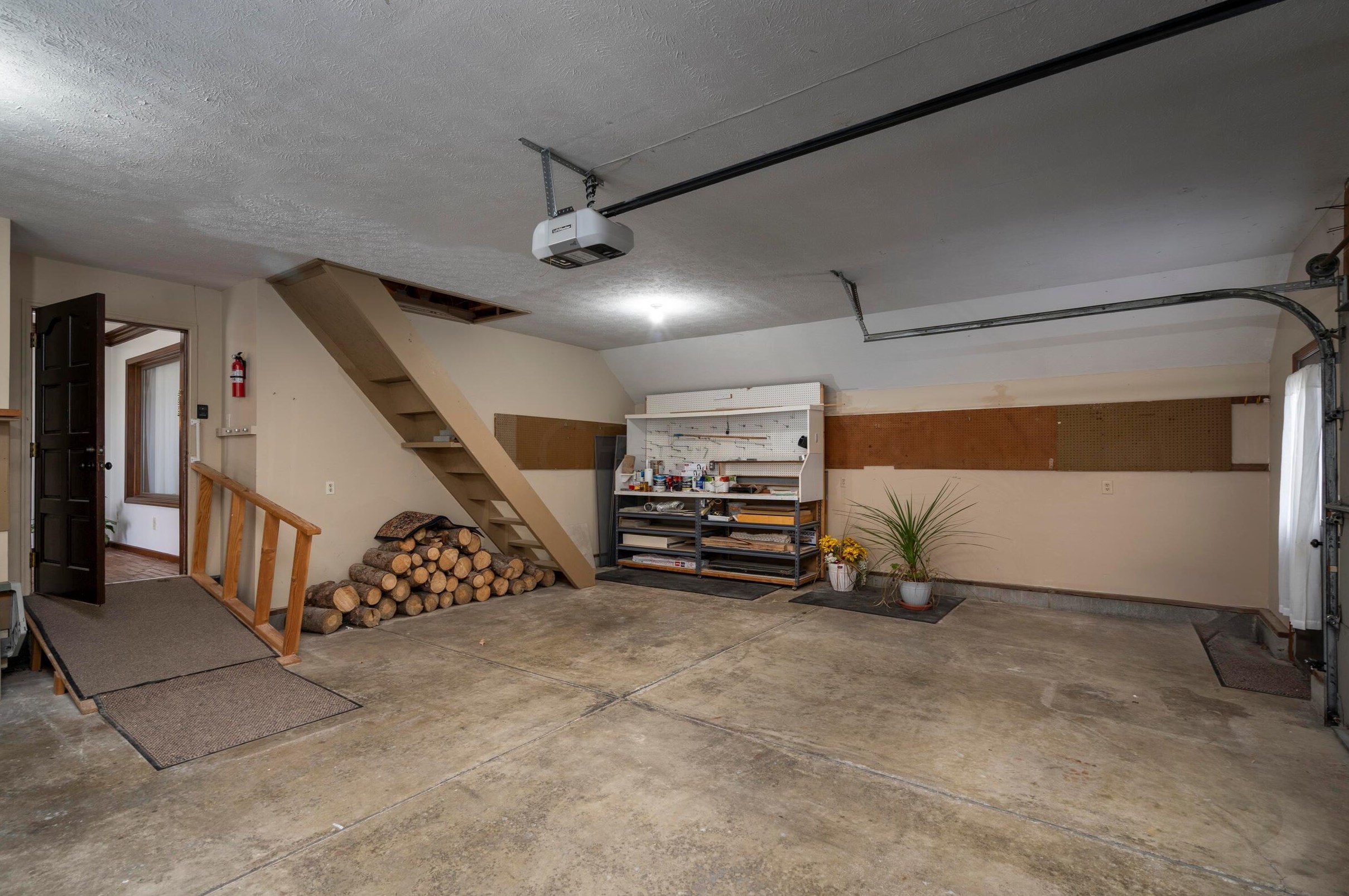 1224 Countryside Dr, Washington Ch OH  43160-1804 exterior