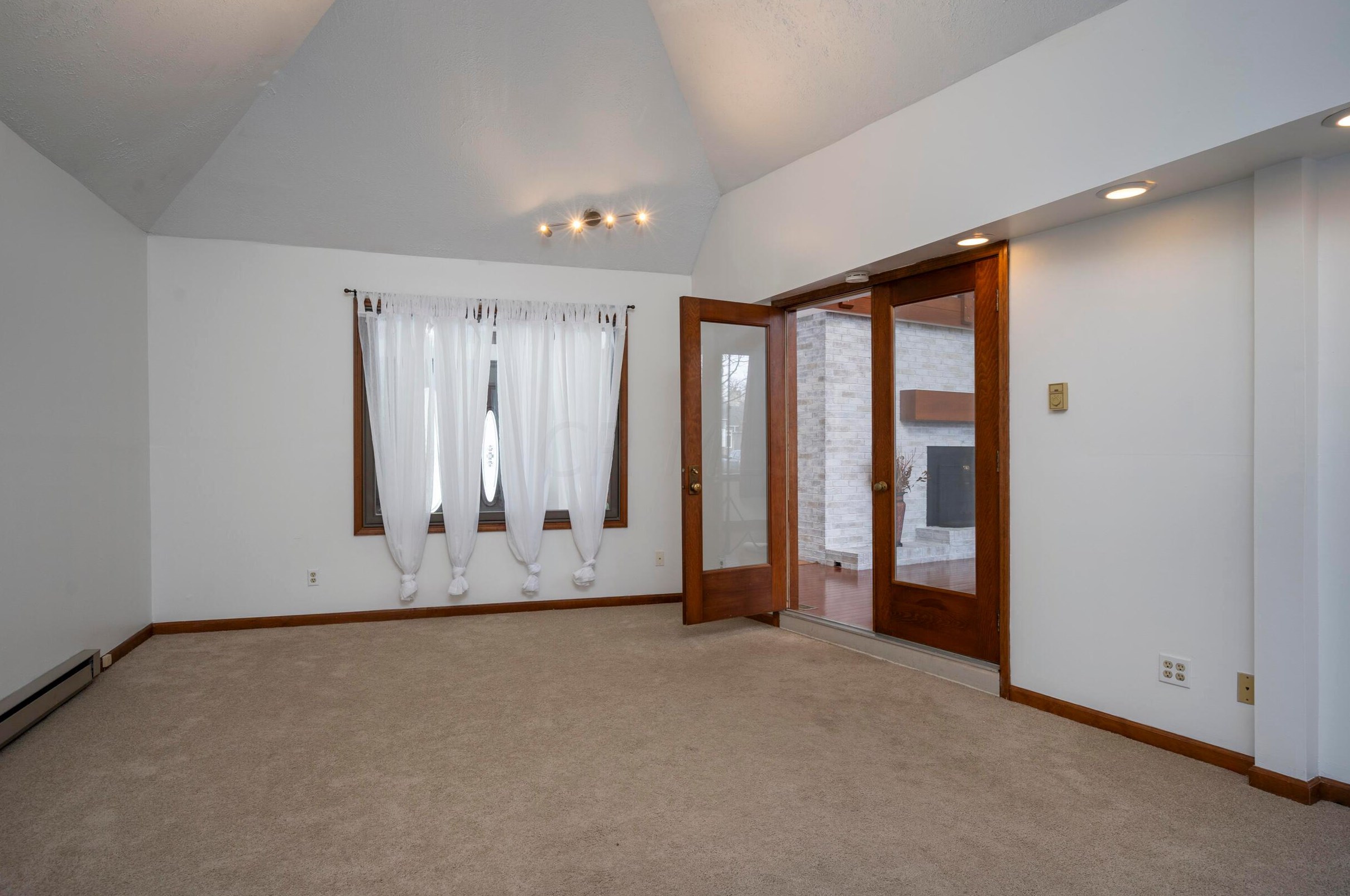 1224 Countryside Dr, Washington Ch OH  43160-1804 exterior
