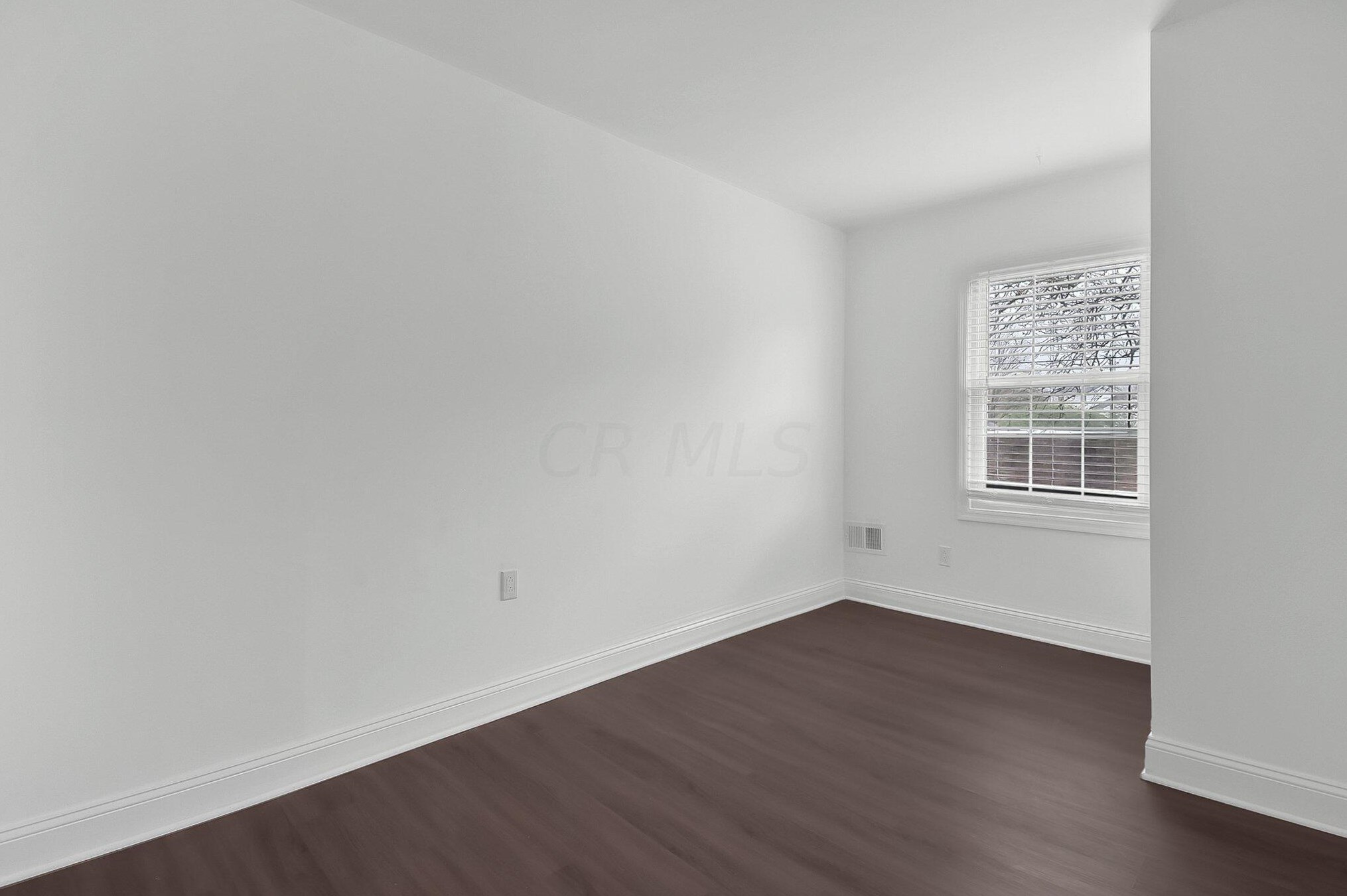 647 Dlyn St, Columbus OH  43228-2525 exterior