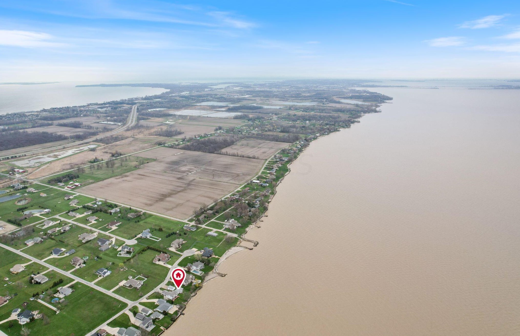 316 Bayview Dr, Port Clinton OH 43452-9237 exterior