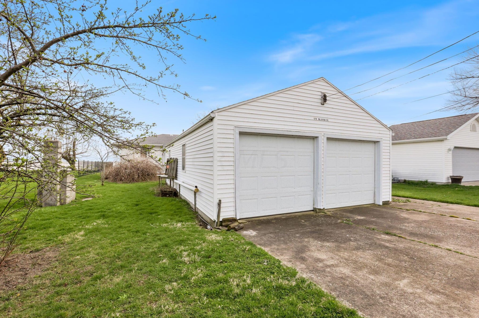 316 Bayview Dr, Port Clinton OH 43452-9237 exterior