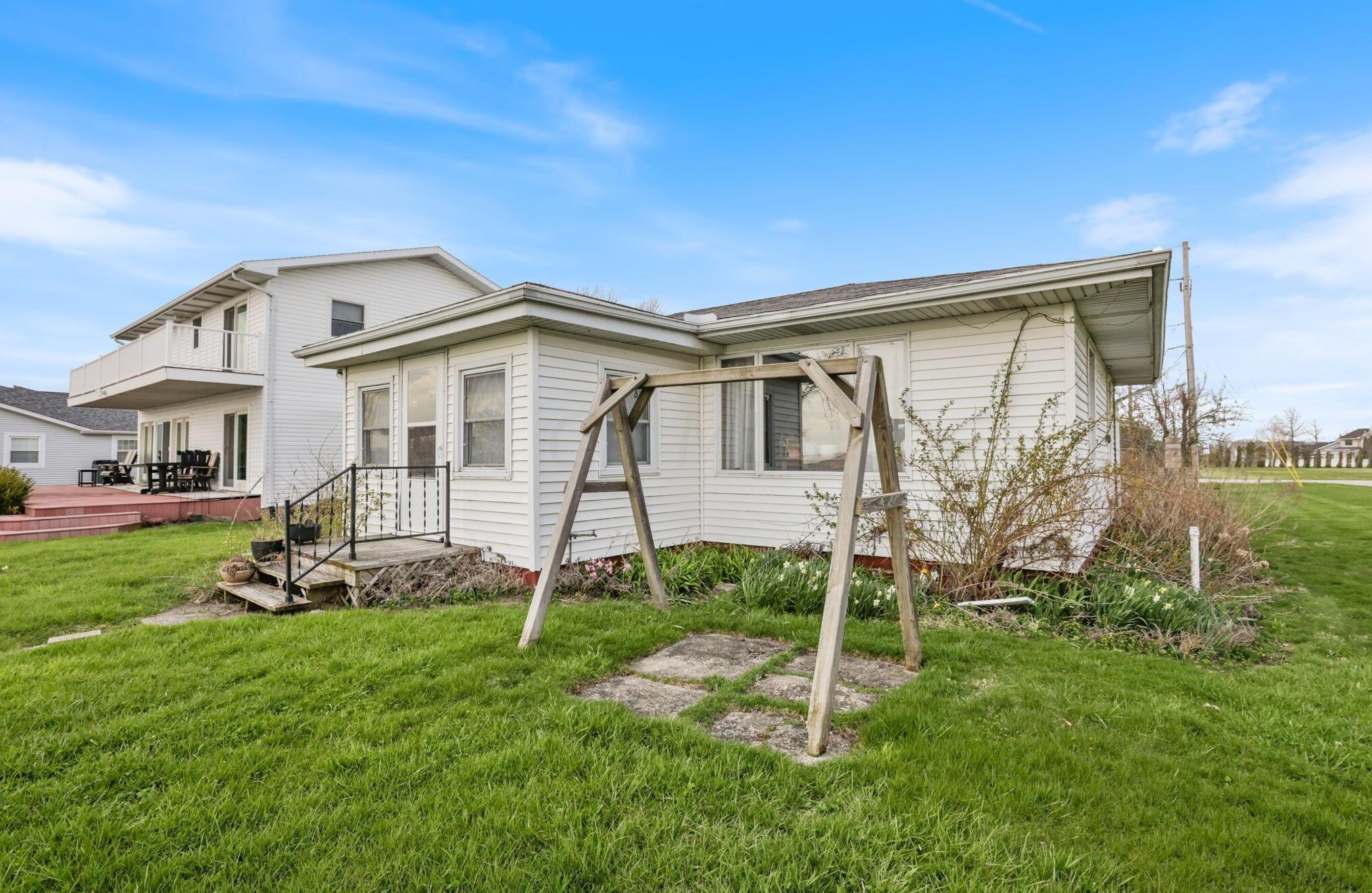 316 Bayview Dr, Port Clinton OH 43452-9237 exterior