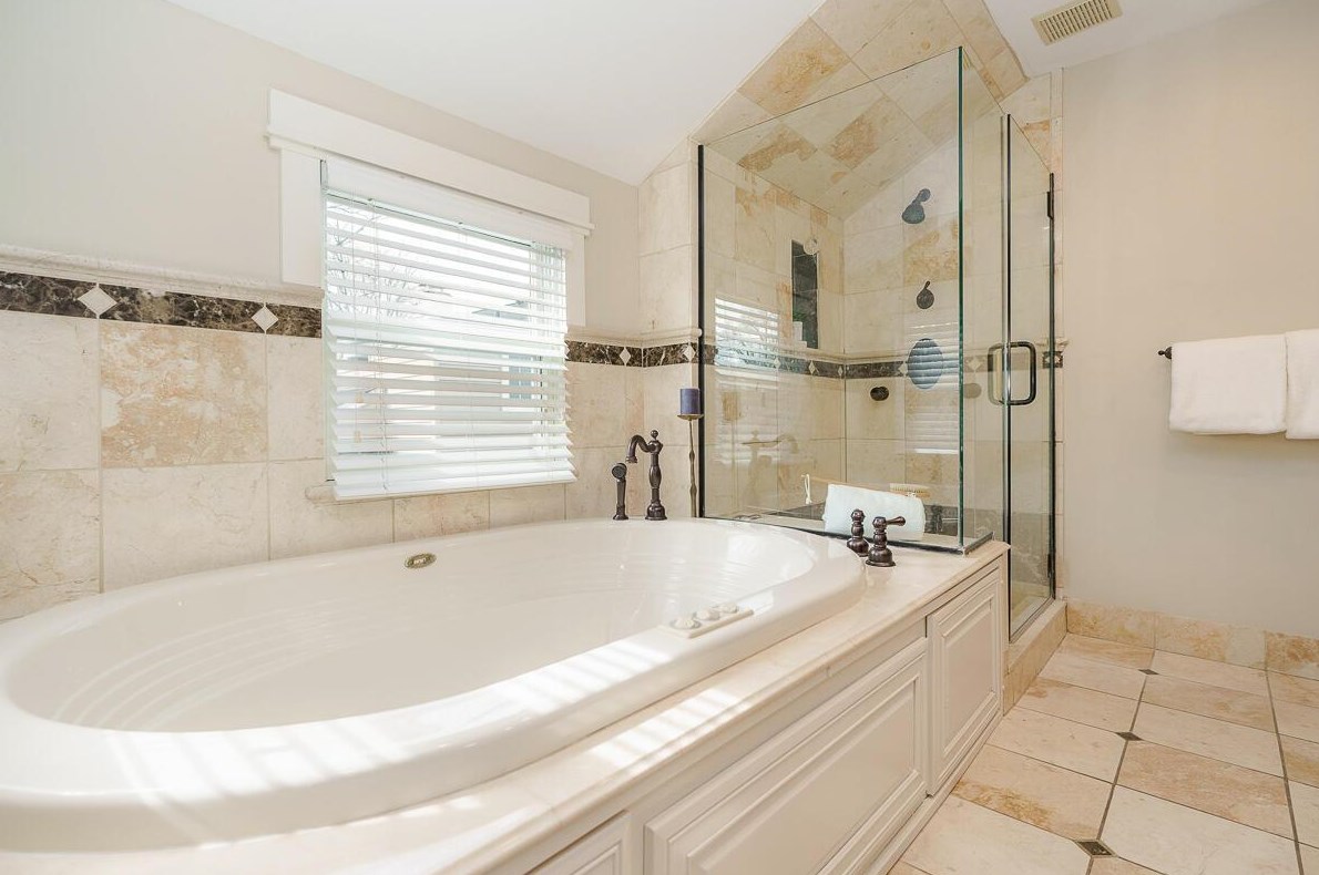 1892 Wyandotte Rd, Columbus OH 43212-1033 exterior