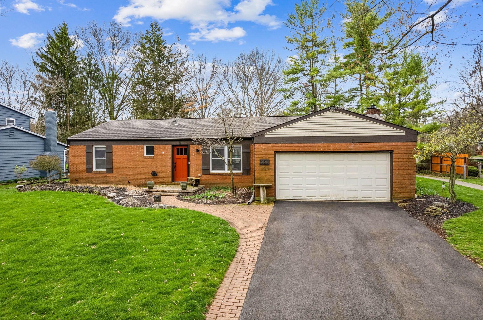 851 Middlebury Dr N, Sharon Township, OH 43085