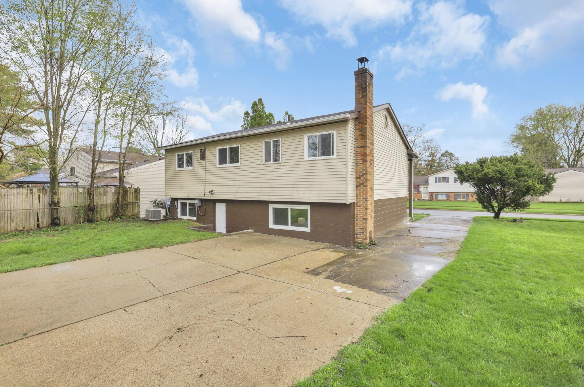 5378 Mountville Ave, Columbus OH  43232-4719 exterior