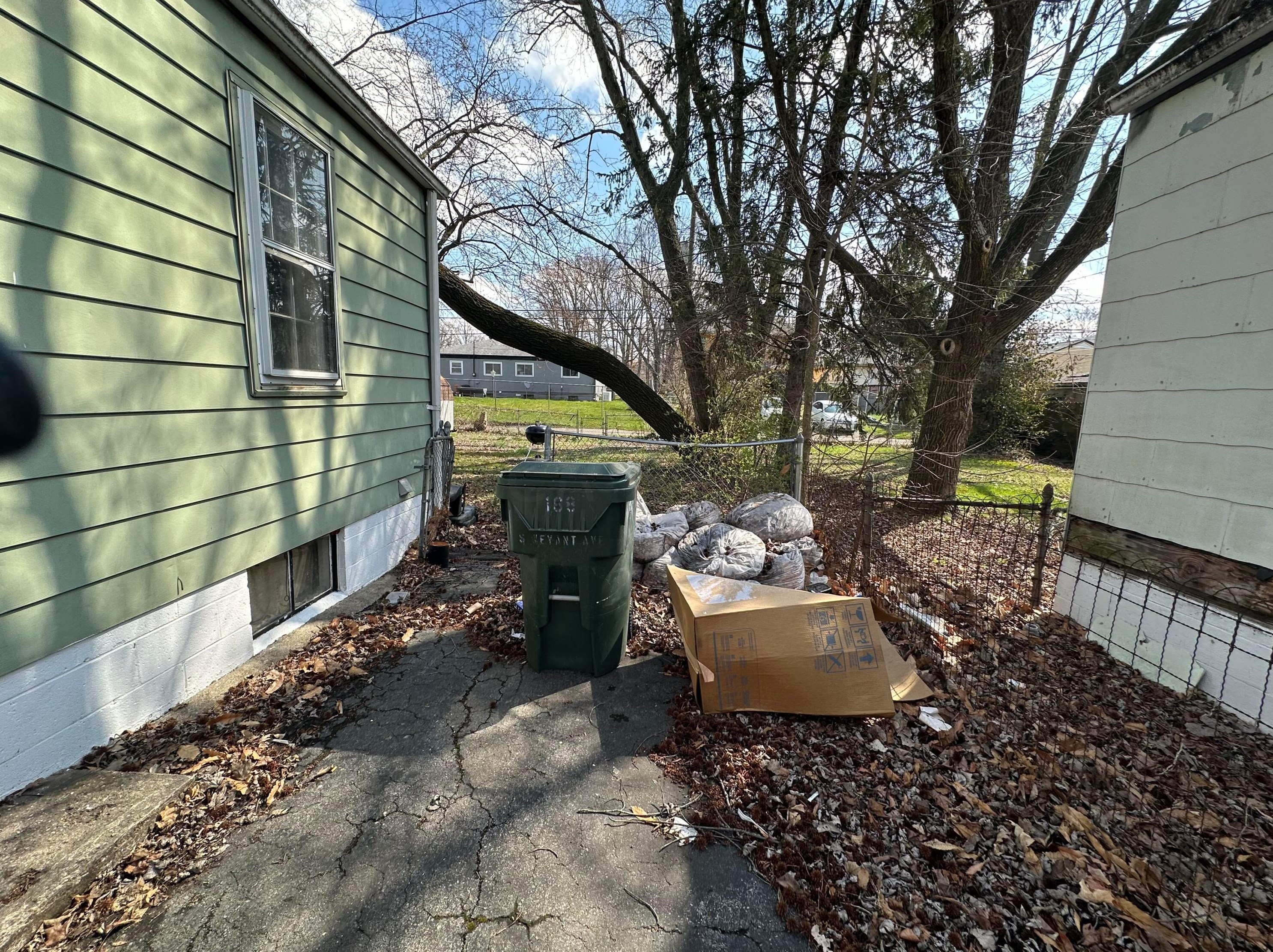 168 Weyant Ave, Columbus OH 43213-1640 exterior